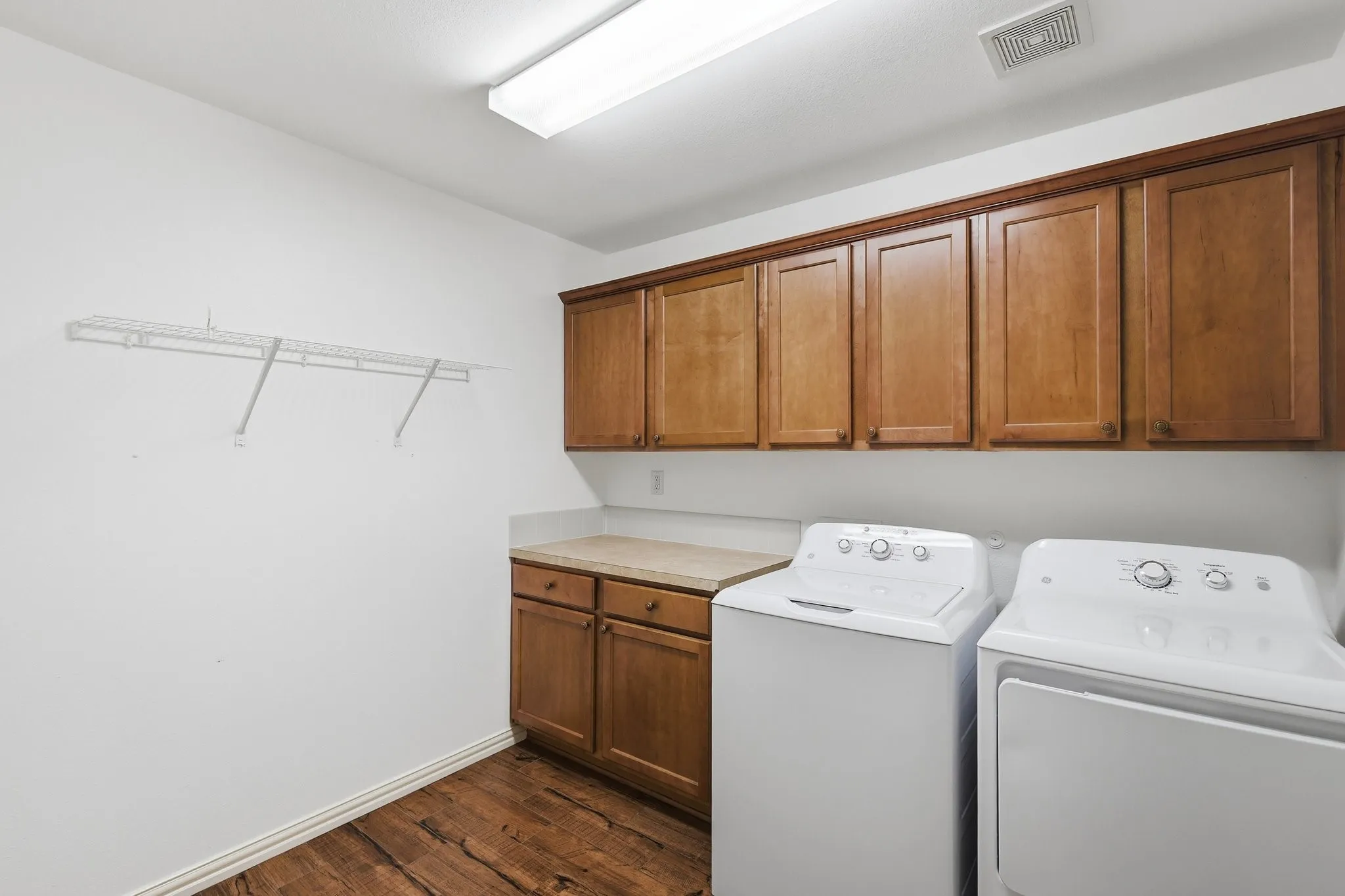 Single Family Residence For Sale in Denton County , 10509 Cascade Drive, Denton, Texas 76207, 2 Bedroom, 2 Bathroom, 2 Garage spaces, 1,959 Sqft, built in 2006, mls#21337590, Real Estate Agent in Denton, Homes For Sale in Denton county, Homes For Sale in Denton, Realtor in Denton Texas, Real Estate Brokerage Independent Realty Texas, Luminita Cordes Realtor