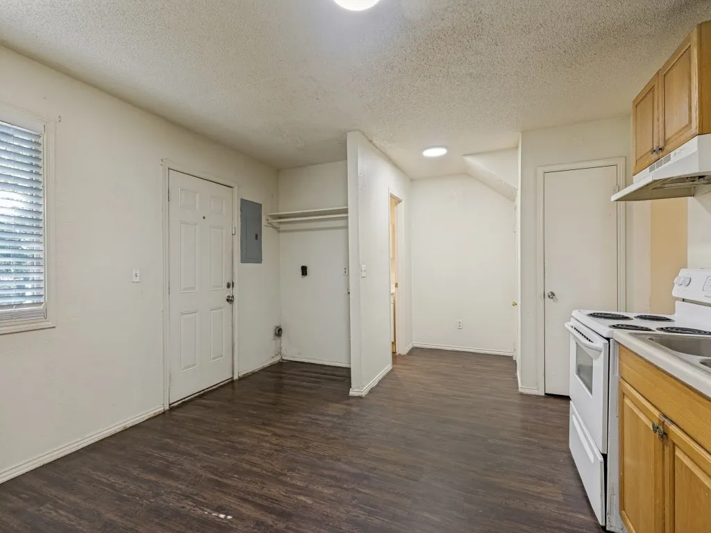 Townhouse For Rent in Parker County , 1408 Arvel Circle C, Reno, Texas 76020, 3 Bedrooms, 2 Bathrooms, Garage spaces, 1,200 Sqft, built in 1983, Price $1,350, mls#21340427, Real Estate Agent in Reno, Homes For Rent in Parker county, Homes For Rent in Reno, Realtor in Reno Texas, Real Estate Brokerage Independent Realty Texas, Luminita Cordes Realtor