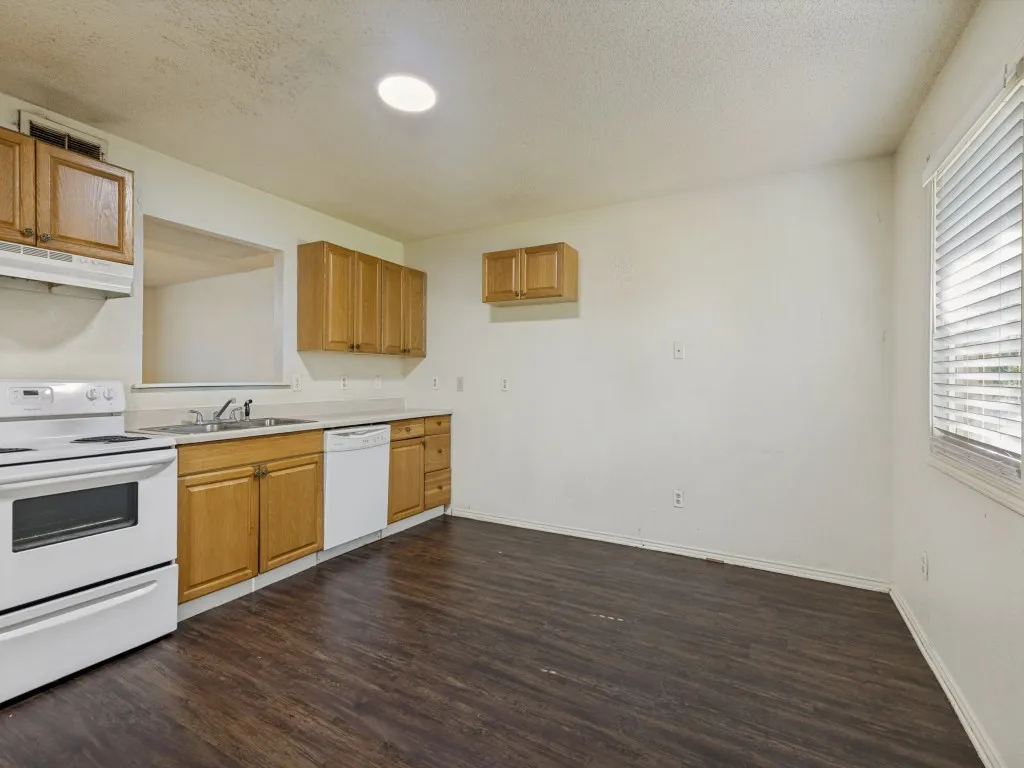 Townhouse For Rent in Parker County , 1408 Arvel Circle C, Reno, Texas 76020, 3 Bedrooms, 2 Bathrooms, Garage spaces, 1,200 Sqft, built in 1983, Price $1,350, mls#21340427, Real Estate Agent in Reno, Homes For Rent in Parker county, Homes For Rent in Reno, Realtor in Reno Texas, Real Estate Brokerage Independent Realty Texas, Luminita Cordes Realtor