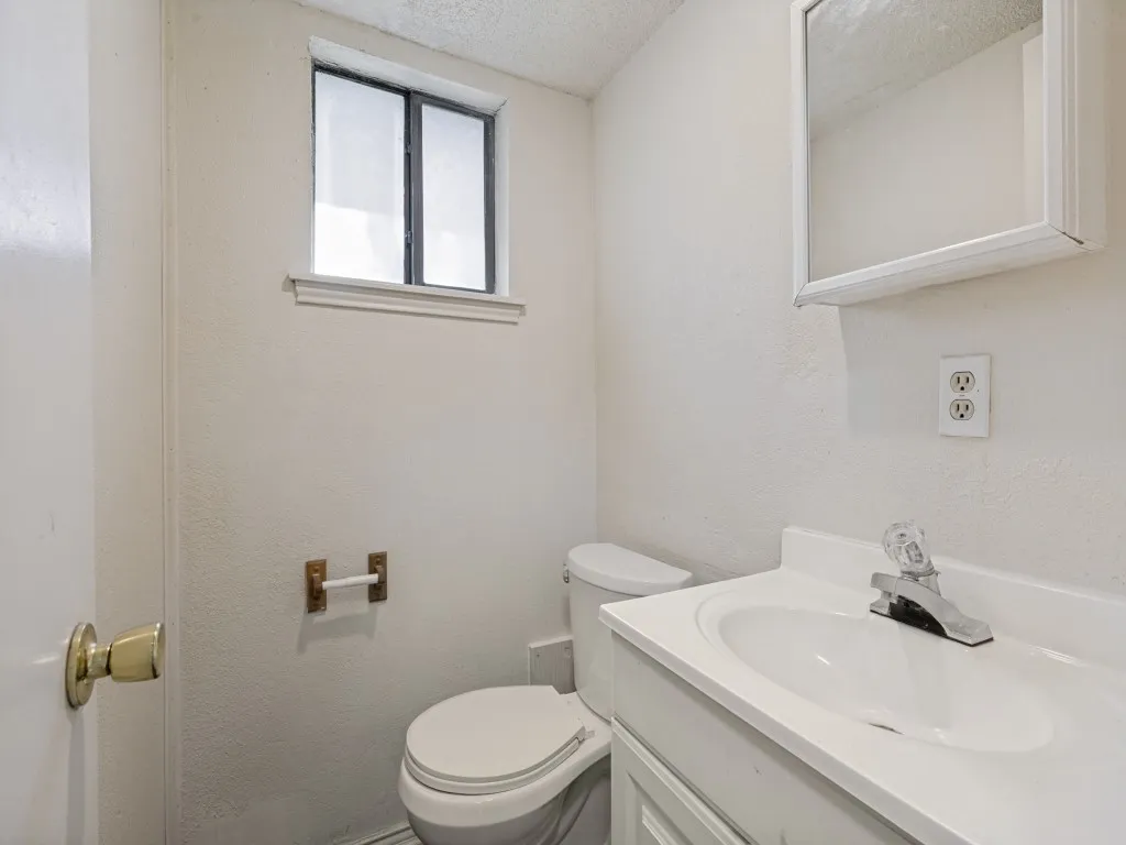 Townhouse For Rent in Parker County , 1408 Arvel Circle C, Reno, Texas 76020, 3 Bedrooms, 2 Bathrooms, Garage spaces, 1,200 Sqft, built in 1983, Price $1,350, mls#21340427, Real Estate Agent in Reno, Homes For Rent in Parker county, Homes For Rent in Reno, Realtor in Reno Texas, Real Estate Brokerage Independent Realty Texas, Luminita Cordes Realtor