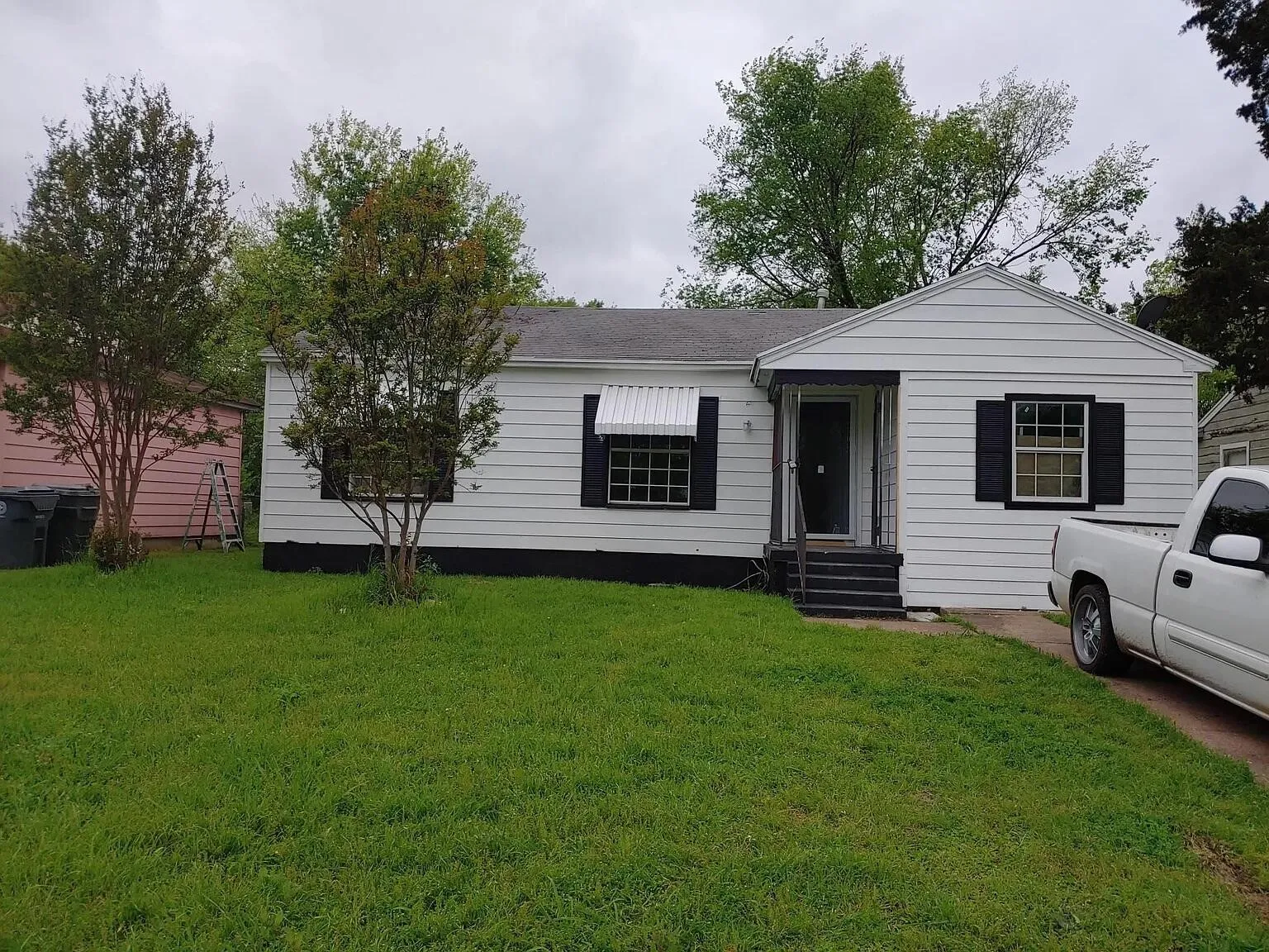 Single Family Residence For Sale in Dallas County , 4421 Cicero Street, Dallas, Texas 75216, 3 Bedrooms, 1 Bathroom, Garage spaces, 1,100 Sqft, built in 1952, Price $225,000, mls#21340428, Real Estate Agent in Dallas, Homes For Sale in Dallas county, Homes For Sale in Dallas, Realtor in Dallas Texas, Real Estate Brokerage Independent Realty Texas, Luminita Cordes Realtor