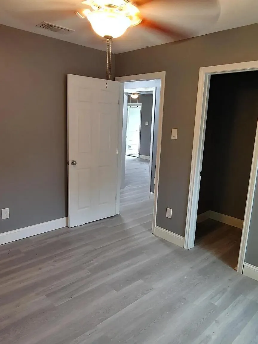 Single Family Residence For Sale in Dallas County , 4421 Cicero Street, Dallas, Texas 75216, 3 Bedrooms, 1 Bathroom, Garage spaces, 1,100 Sqft, built in 1952, Price $225,000, mls#21340428, Real Estate Agent in Dallas, Homes For Sale in Dallas county, Homes For Sale in Dallas, Realtor in Dallas Texas, Real Estate Brokerage Independent Realty Texas, Luminita Cordes Realtor