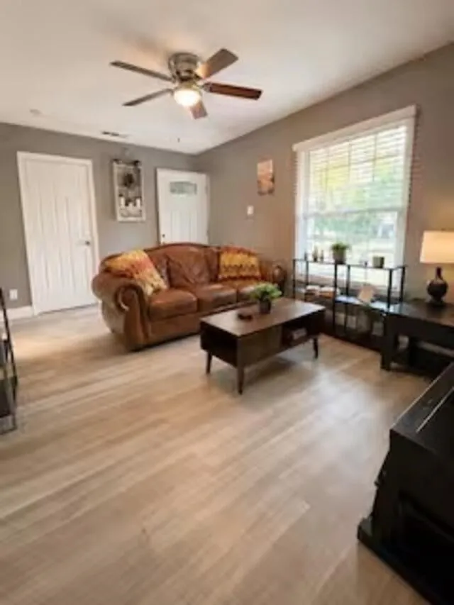 Single Family Residence For Sale in Dallas County , 4421 Cicero Street, Dallas, Texas 75216, 3 Bedrooms, 1 Bathroom, Garage spaces, 1,100 Sqft, built in 1952, Price $225,000, mls#21340428, Real Estate Agent in Dallas, Homes For Sale in Dallas county, Homes For Sale in Dallas, Realtor in Dallas Texas, Real Estate Brokerage Independent Realty Texas, Luminita Cordes Realtor