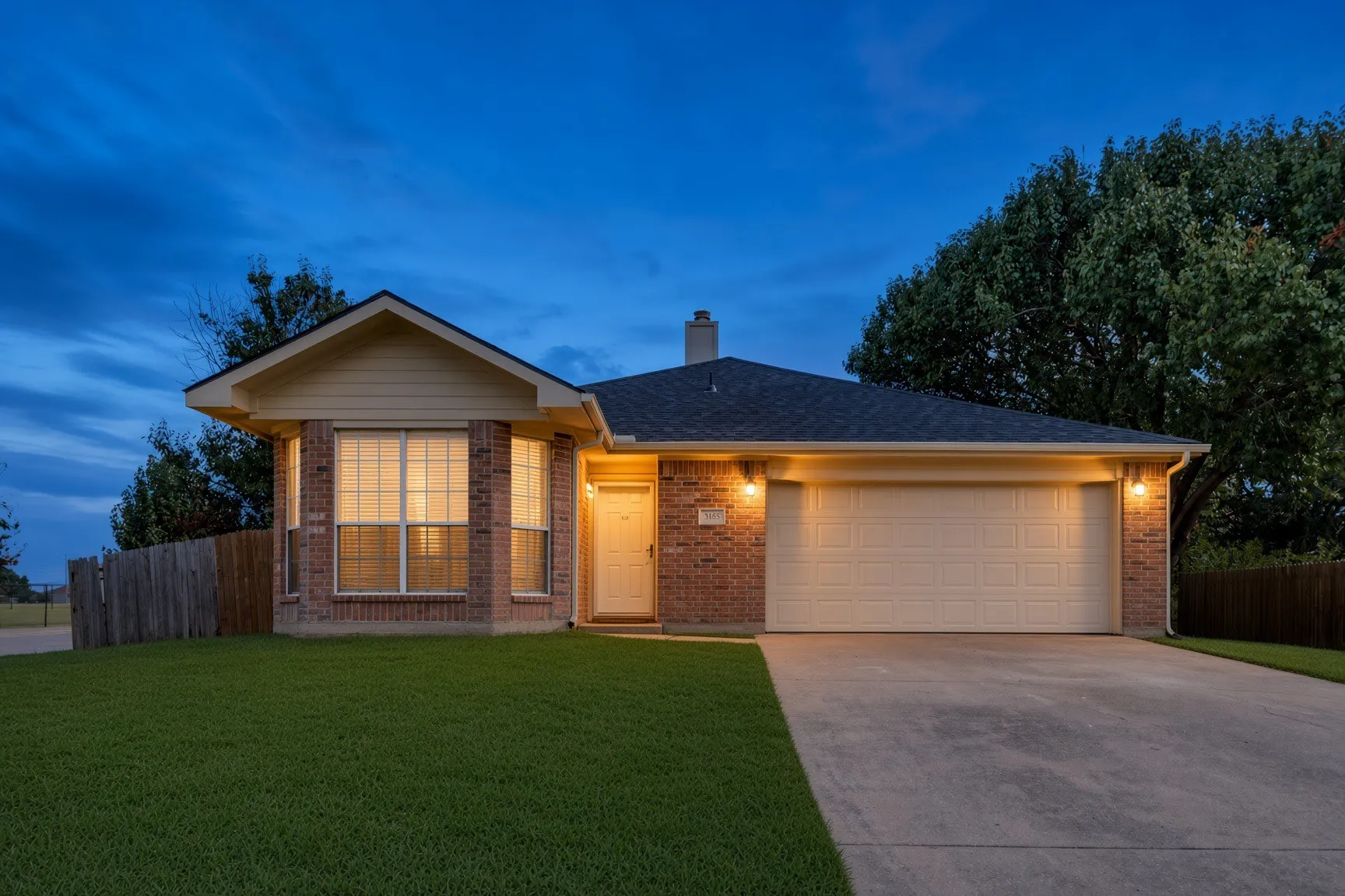 Single Family Residence For Sale in Dallas County , 3155 Ponds Edge Trail, Grand Prairie, Texas 75052, 3 Bedroom, 2 Bathroom, 2 Garage spaces, 1,427 Sqft, built in 1999, mls#21339610, Real Estate Agent in Grand Prairie, Homes For Sale in Dallas county, Homes For Sale in Grand Prairie, Realtor in Grand Prairie Texas, Real Estate Brokerage Independent Realty Texas, Luminita Cordes Realtor