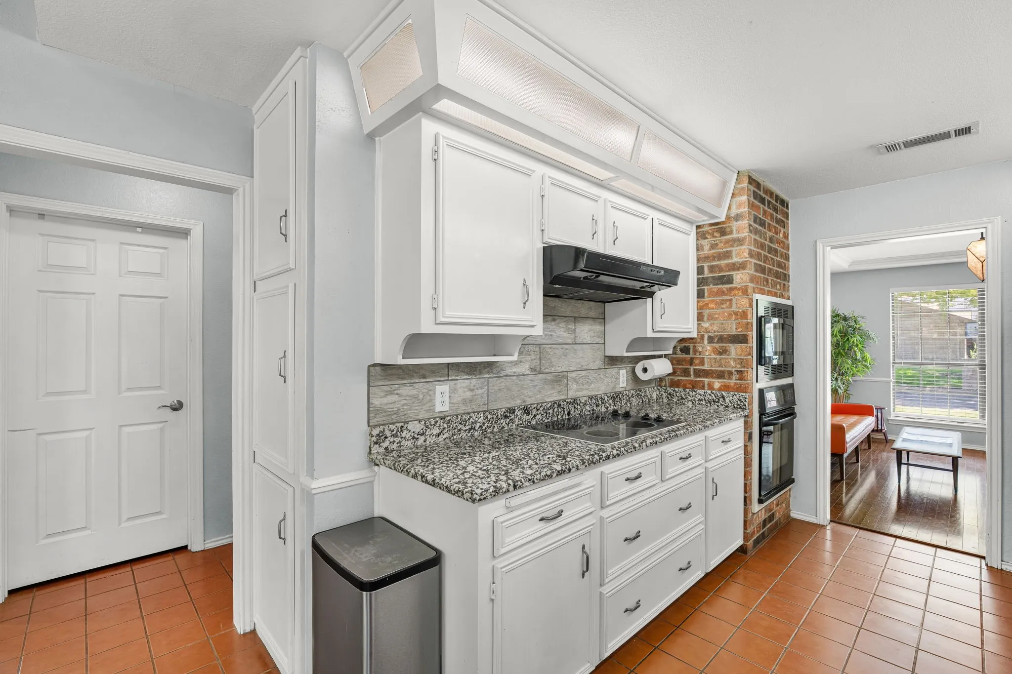 Single Family Residence For Sale in Tarrant County , 4600 Applewood Road, Fort Worth, Texas 76133, 4 Bedroom, 2 Bathroom, 2 Garage spaces, 1,871 Sqft, built in 1983, mls#21336106, Real Estate Agent in Fort Worth, Homes For Sale in Tarrant county, Homes For Sale in Fort Worth, Realtor in Fort Worth Texas, Real Estate Brokerage Independent Realty Texas, Luminita Cordes Realtor