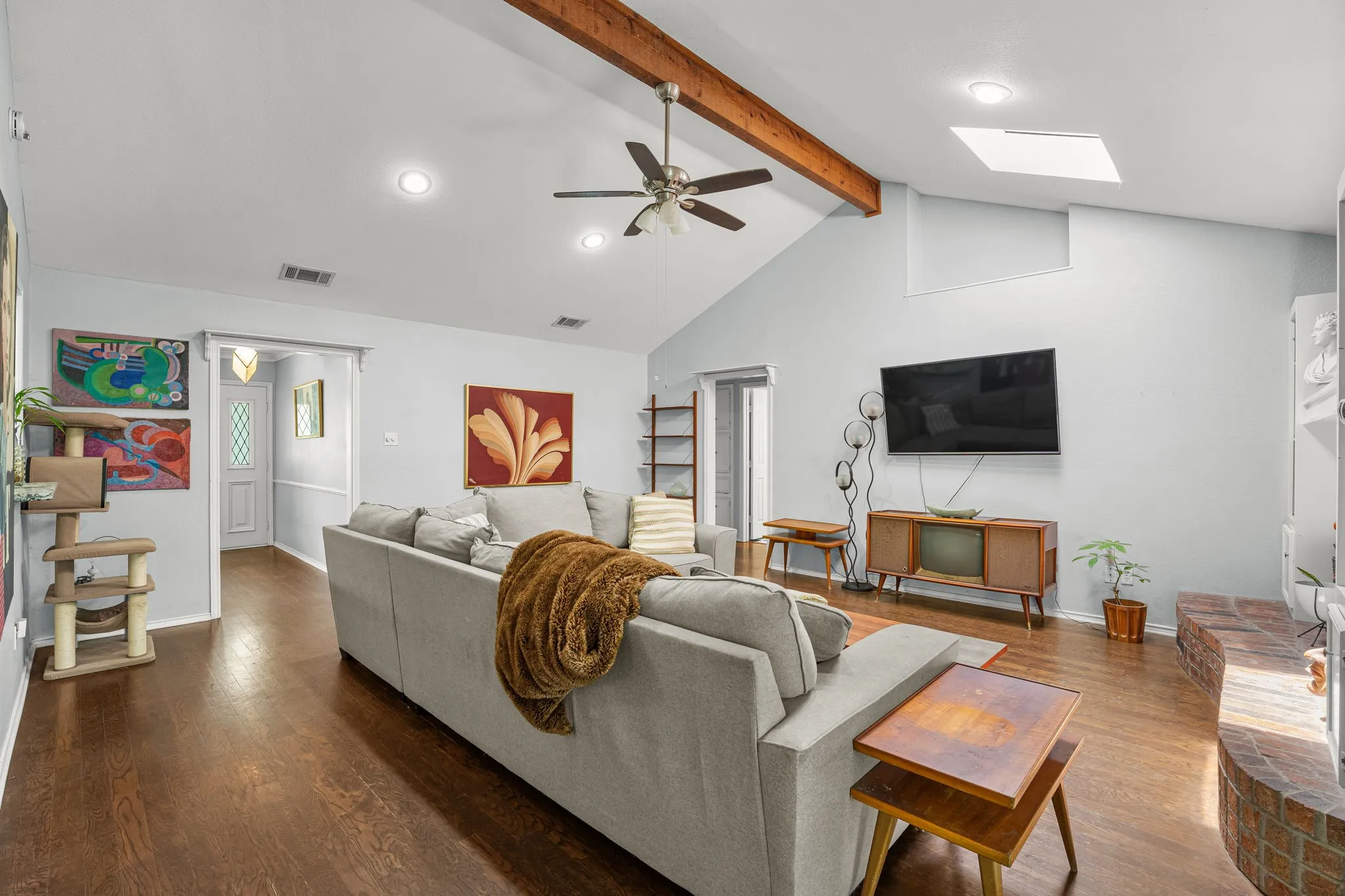 Single Family Residence For Sale in Tarrant County , 4600 Applewood Road, Fort Worth, Texas 76133, 4 Bedroom, 2 Bathroom, 2 Garage spaces, 1,871 Sqft, built in 1983, mls#21336106, Real Estate Agent in Fort Worth, Homes For Sale in Tarrant county, Homes For Sale in Fort Worth, Realtor in Fort Worth Texas, Real Estate Brokerage Independent Realty Texas, Luminita Cordes Realtor