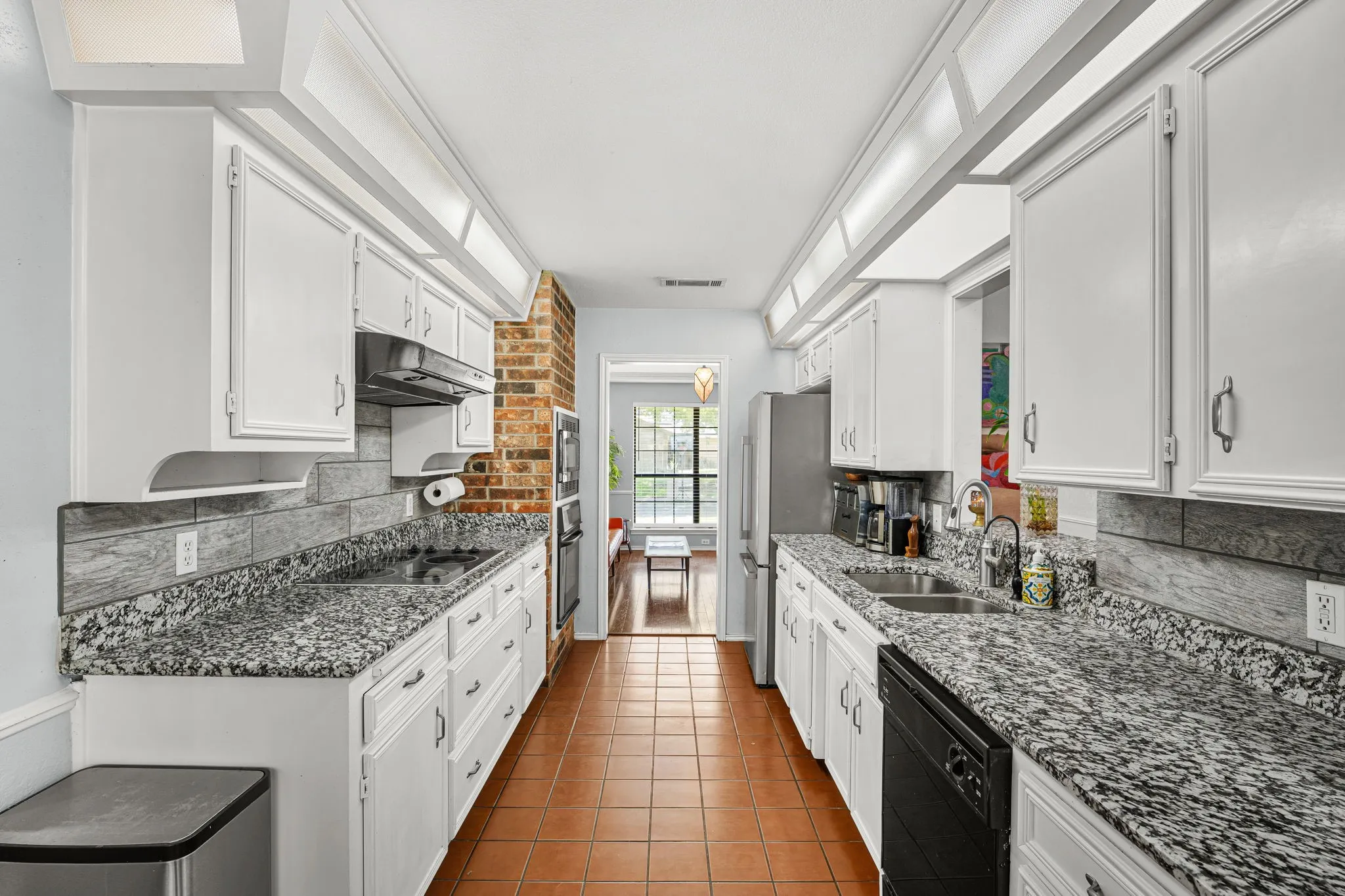 Single Family Residence For Sale in Tarrant County , 4600 Applewood Road, Fort Worth, Texas 76133, 4 Bedroom, 2 Bathroom, 2 Garage spaces, 1,871 Sqft, built in 1983, mls#21336106, Real Estate Agent in Fort Worth, Homes For Sale in Tarrant county, Homes For Sale in Fort Worth, Realtor in Fort Worth Texas, Real Estate Brokerage Independent Realty Texas, Luminita Cordes Realtor
