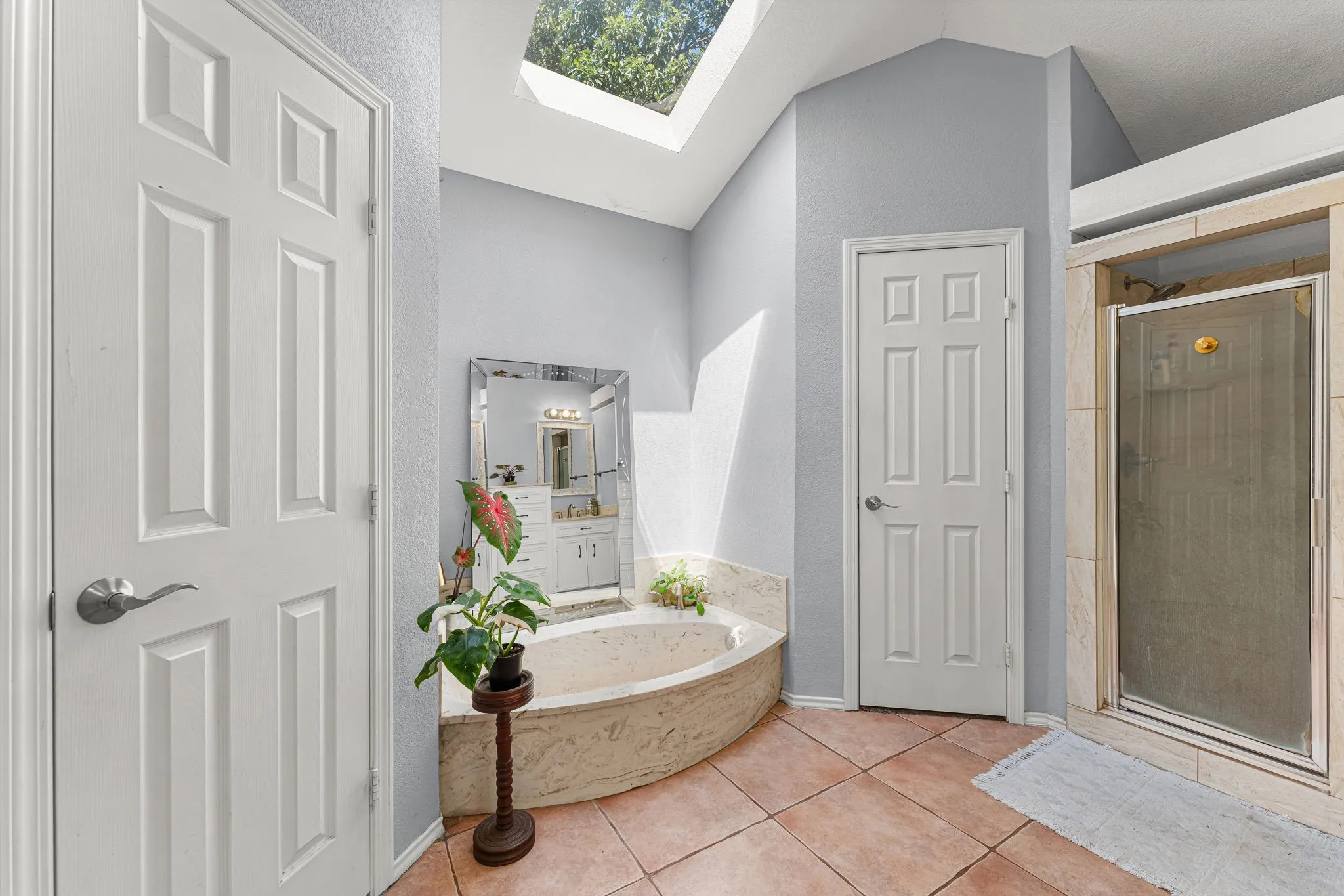 Single Family Residence For Sale in Tarrant County , 4600 Applewood Road, Fort Worth, Texas 76133, 4 Bedroom, 2 Bathroom, 2 Garage spaces, 1,871 Sqft, built in 1983, mls#21336106, Real Estate Agent in Fort Worth, Homes For Sale in Tarrant county, Homes For Sale in Fort Worth, Realtor in Fort Worth Texas, Real Estate Brokerage Independent Realty Texas, Luminita Cordes Realtor