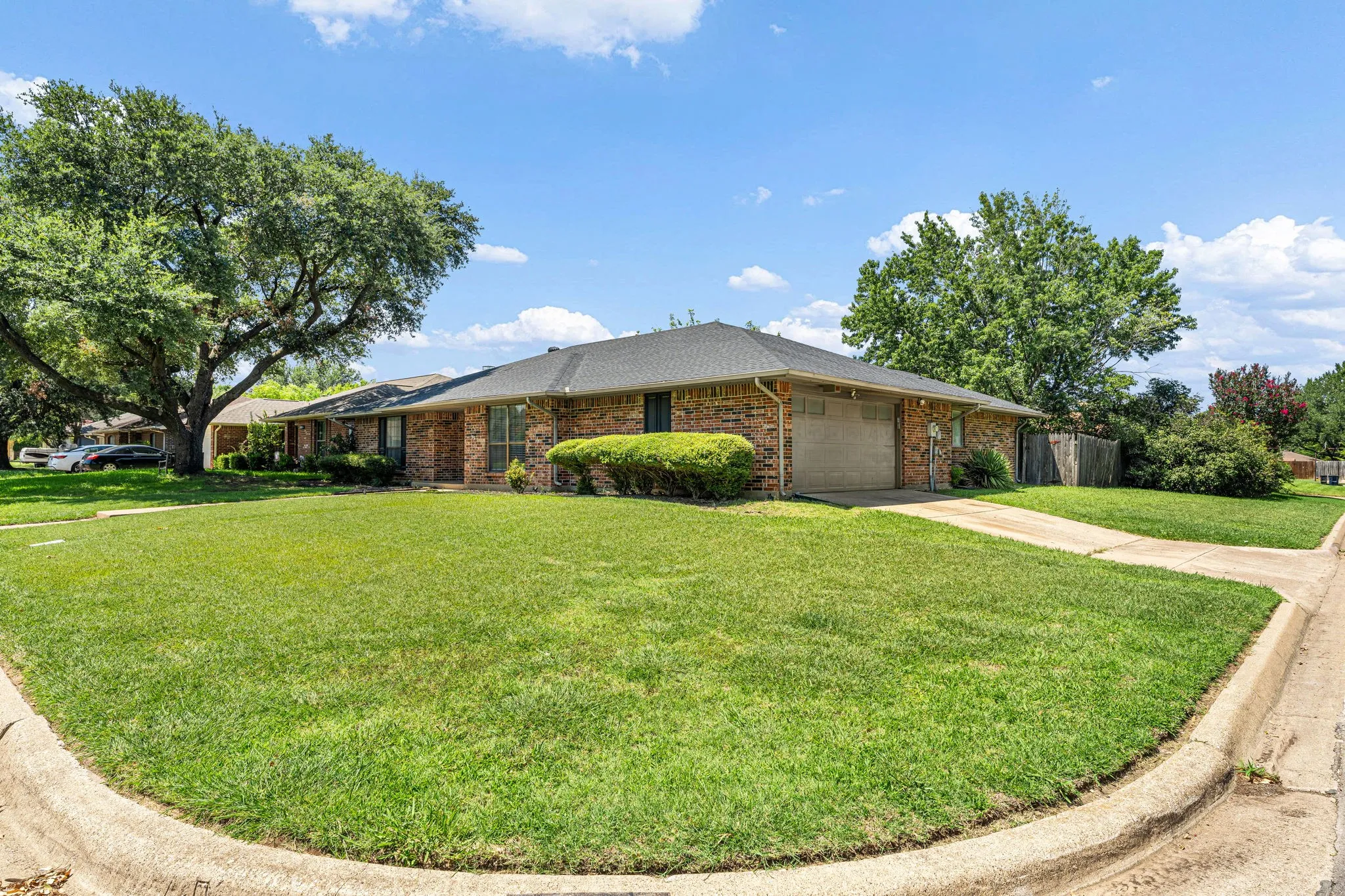 Single Family Residence For Sale in Tarrant County , 4600 Applewood Road, Fort Worth, Texas 76133, 4 Bedroom, 2 Bathroom, 2 Garage spaces, 1,871 Sqft, built in 1983, mls#21336106, Real Estate Agent in Fort Worth, Homes For Sale in Tarrant county, Homes For Sale in Fort Worth, Realtor in Fort Worth Texas, Real Estate Brokerage Independent Realty Texas, Luminita Cordes Realtor