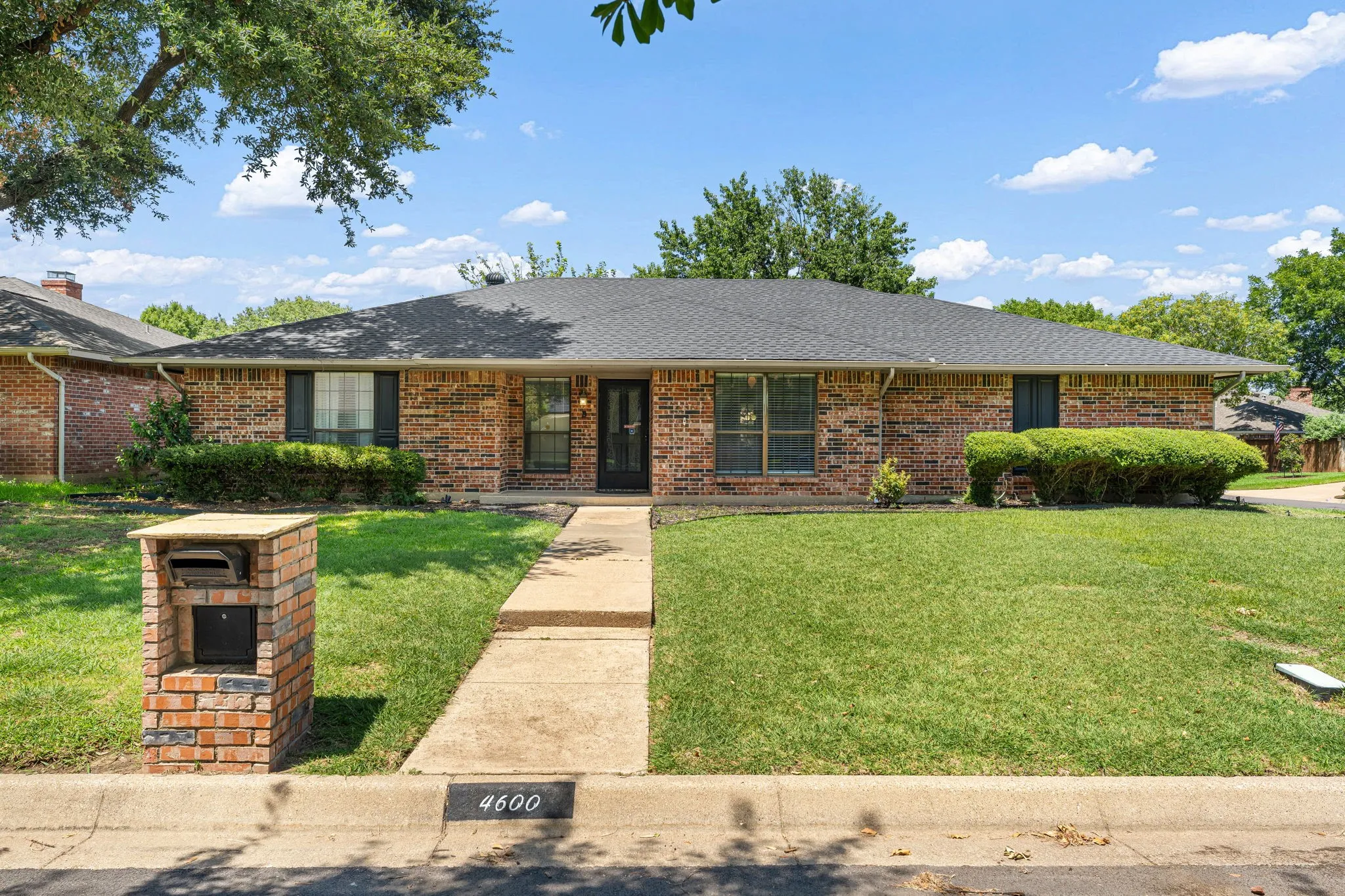 Single Family Residence For Sale in Tarrant County , 4600 Applewood Road, Fort Worth, Texas 76133, 4 Bedroom, 2 Bathroom, 2 Garage spaces, 1,871 Sqft, built in 1983, mls#21336106, Real Estate Agent in Fort Worth, Homes For Sale in Tarrant county, Homes For Sale in Fort Worth, Realtor in Fort Worth Texas, Real Estate Brokerage Independent Realty Texas, Luminita Cordes Realtor