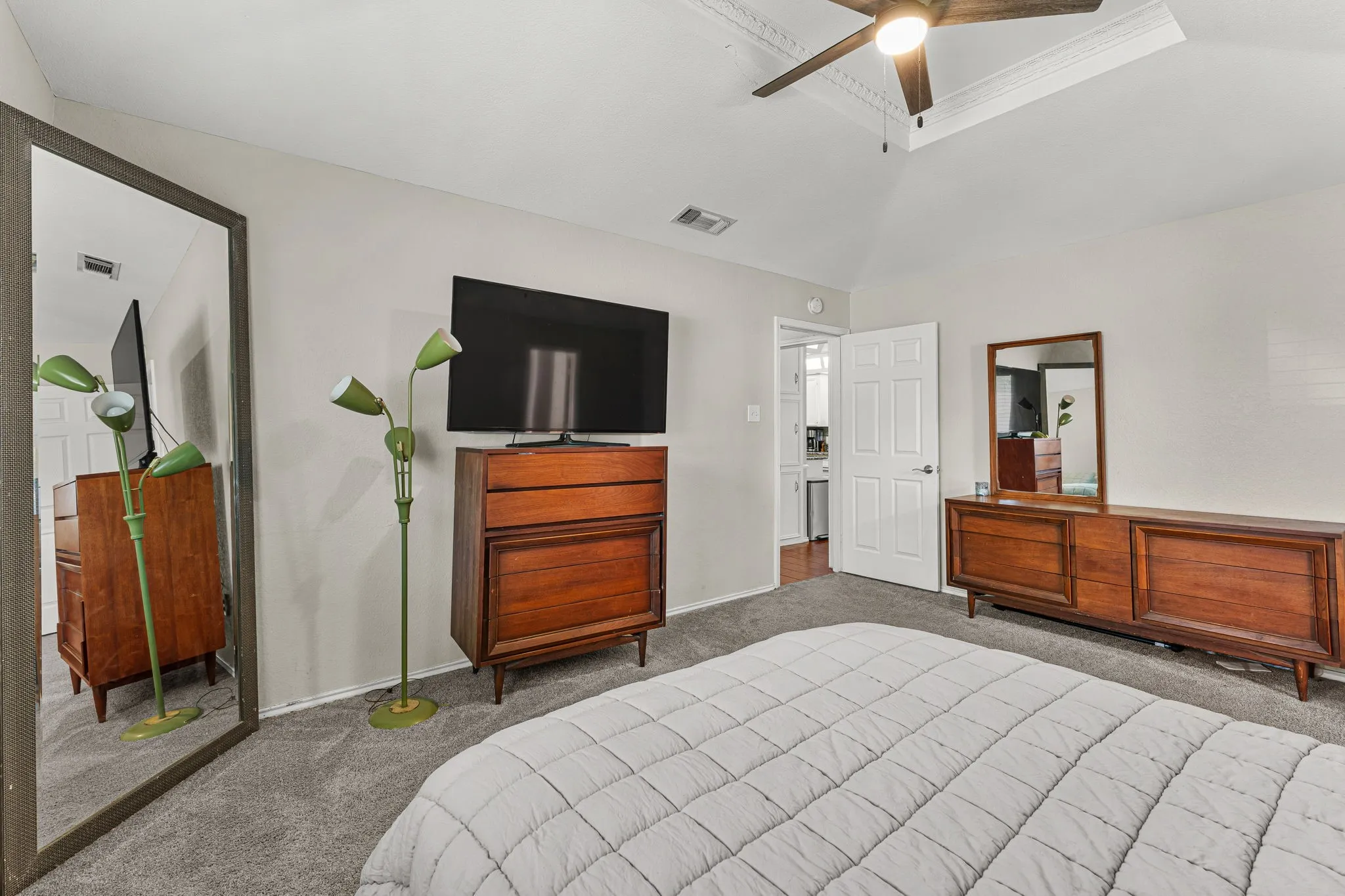 Single Family Residence For Sale in Tarrant County , 4600 Applewood Road, Fort Worth, Texas 76133, 4 Bedroom, 2 Bathroom, 2 Garage spaces, 1,871 Sqft, built in 1983, mls#21336106, Real Estate Agent in Fort Worth, Homes For Sale in Tarrant county, Homes For Sale in Fort Worth, Realtor in Fort Worth Texas, Real Estate Brokerage Independent Realty Texas, Luminita Cordes Realtor