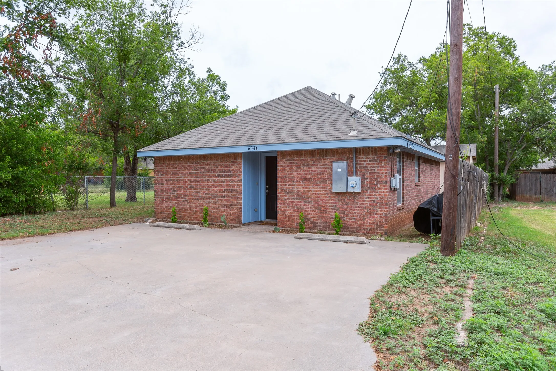 Apartment For Rent in Taylor County , 634 E North 16th Street B, Abilene, Texas 79601, 2 Bedroom, 1 Bathroom, Garage spaces, 794 Sqft, built in 2000, mls#21340410, Real Estate Agent in Abilene, Homes For Rent in Taylor county, Homes For Rent in Abilene, Realtor in Abilene Texas, Real Estate Brokerage Independent Realty Texas, Luminita Cordes Realtor