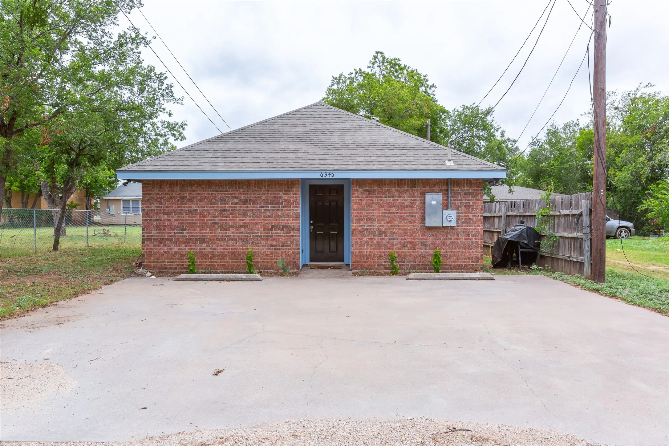 Apartment For Rent in Taylor County , 634 E North 16th Street B, Abilene, Texas 79601, 2 Bedroom, 1 Bathroom, Garage spaces, 794 Sqft, built in 2000, mls#21340410, Real Estate Agent in Abilene, Homes For Rent in Taylor county, Homes For Rent in Abilene, Realtor in Abilene Texas, Real Estate Brokerage Independent Realty Texas, Luminita Cordes Realtor