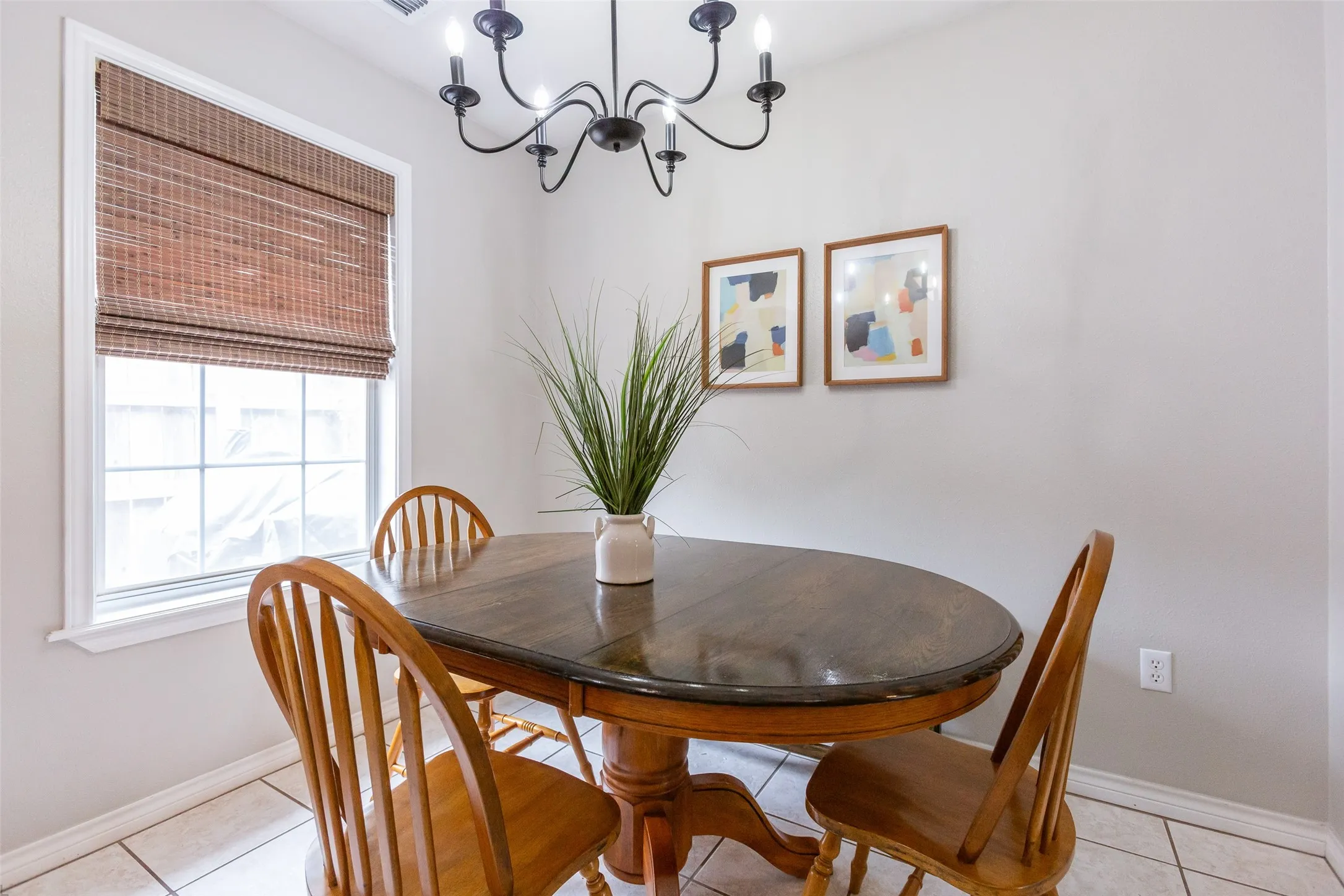 Apartment For Rent in Taylor County , 634 E North 16th Street B, Abilene, Texas 79601, 2 Bedroom, 1 Bathroom, Garage spaces, 794 Sqft, built in 2000, mls#21340410, Real Estate Agent in Abilene, Homes For Rent in Taylor county, Homes For Rent in Abilene, Realtor in Abilene Texas, Real Estate Brokerage Independent Realty Texas, Luminita Cordes Realtor