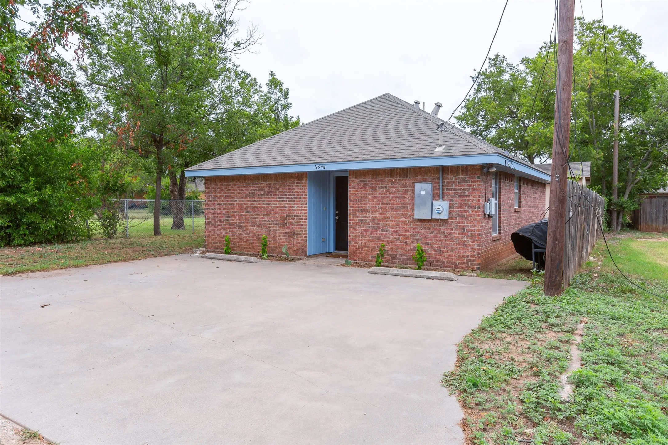 Apartment For Rent in Taylor County , 634 E North 16th Street B, Abilene, Texas 79601, 2 Bedroom, 1 Bathroom, Garage spaces, 794 Sqft, built in 2000, mls#21340410, Real Estate Agent in Abilene, Homes For Rent in Taylor county, Homes For Rent in Abilene, Realtor in Abilene Texas, Real Estate Brokerage Independent Realty Texas, Luminita Cordes Realtor