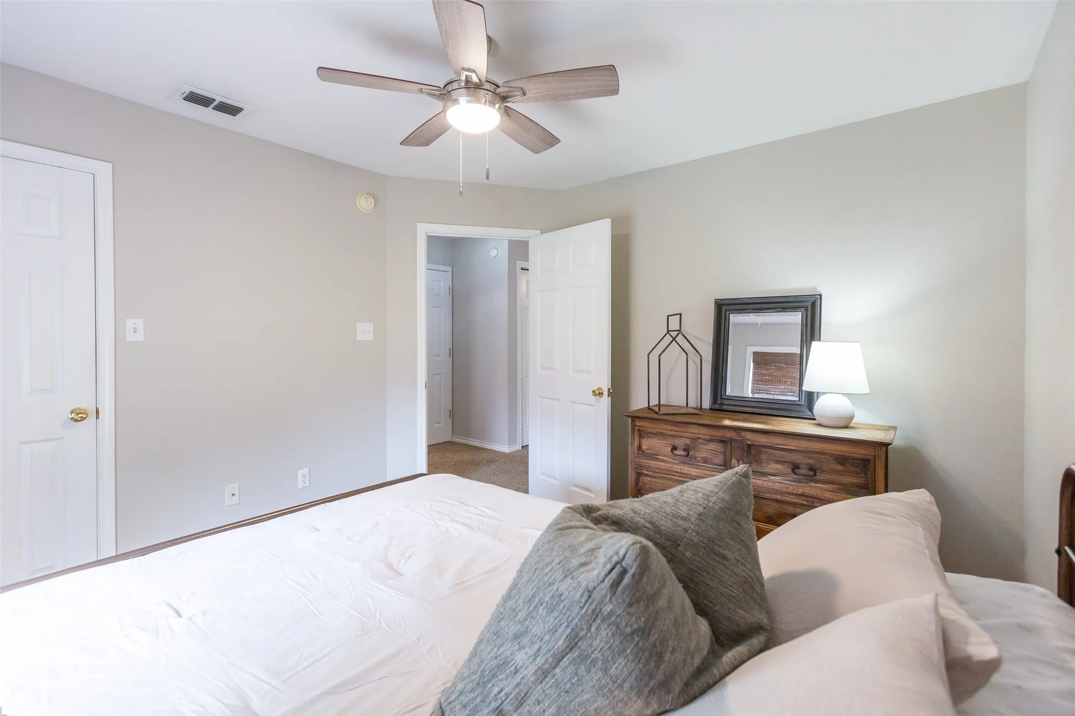 Apartment For Rent in Taylor County , 634 E North 16th Street B, Abilene, Texas 79601, 2 Bedroom, 1 Bathroom, Garage spaces, 794 Sqft, built in 2000, mls#21340410, Real Estate Agent in Abilene, Homes For Rent in Taylor county, Homes For Rent in Abilene, Realtor in Abilene Texas, Real Estate Brokerage Independent Realty Texas, Luminita Cordes Realtor