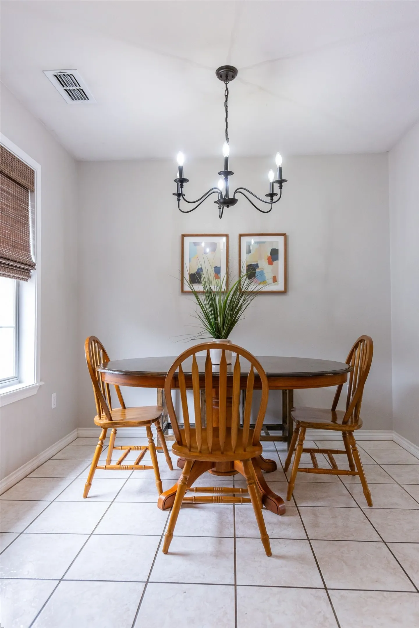 Apartment For Rent in Taylor County , 634 E North 16th Street B, Abilene, Texas 79601, 2 Bedroom, 1 Bathroom, Garage spaces, 794 Sqft, built in 2000, mls#21340410, Real Estate Agent in Abilene, Homes For Rent in Taylor county, Homes For Rent in Abilene, Realtor in Abilene Texas, Real Estate Brokerage Independent Realty Texas, Luminita Cordes Realtor