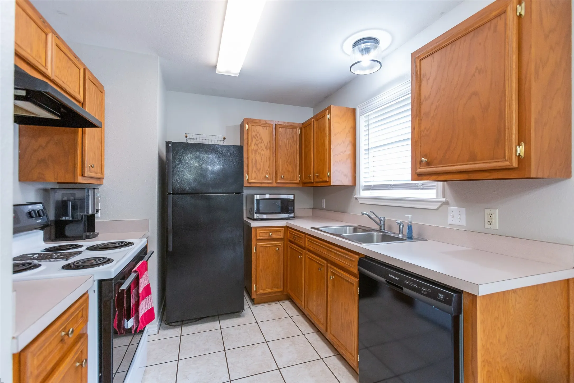 Apartment For Rent in Taylor County , 634 E North 16th Street B, Abilene, Texas 79601, 2 Bedroom, 1 Bathroom, Garage spaces, 794 Sqft, built in 2000, mls#21340410, Real Estate Agent in Abilene, Homes For Rent in Taylor county, Homes For Rent in Abilene, Realtor in Abilene Texas, Real Estate Brokerage Independent Realty Texas, Luminita Cordes Realtor