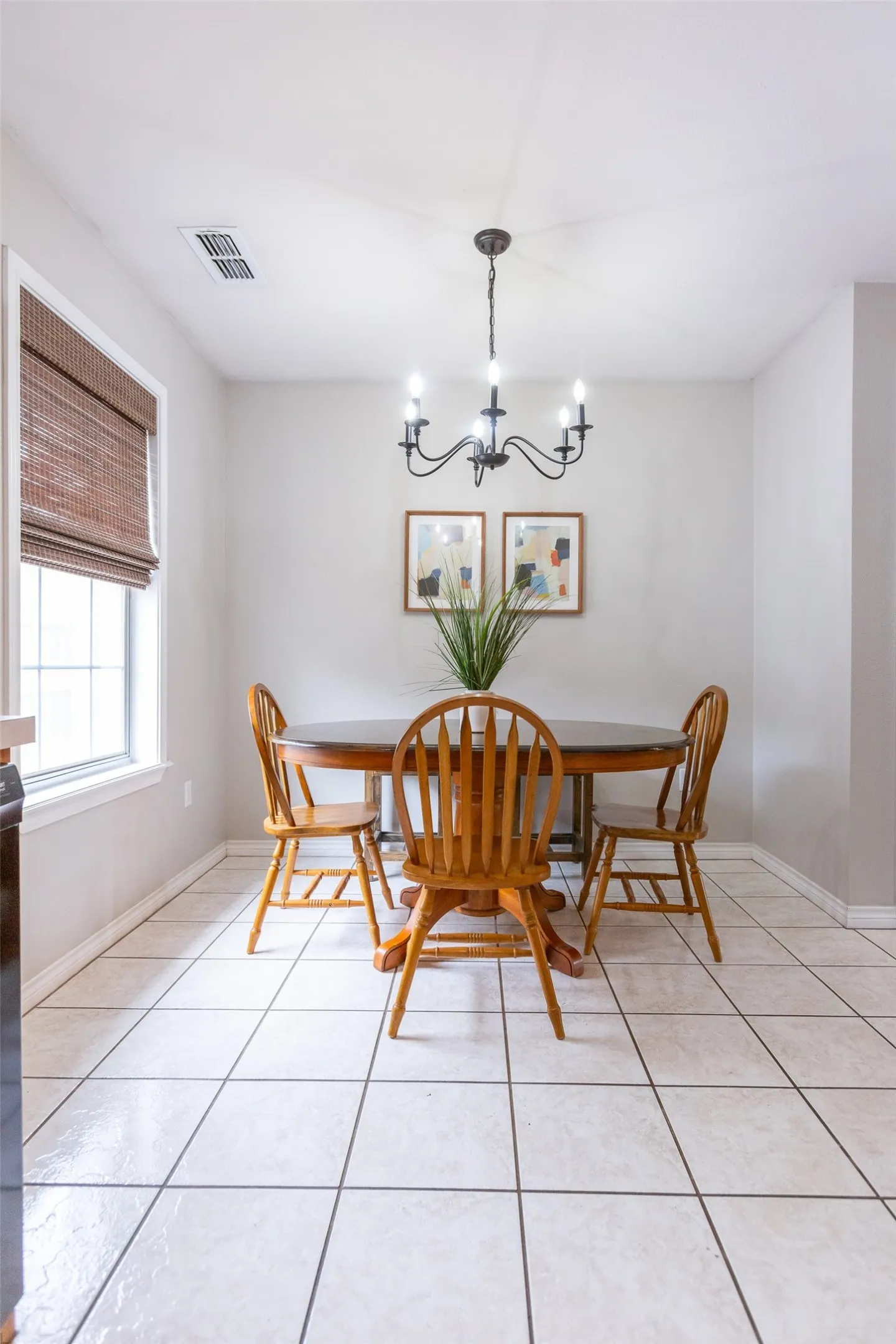 Apartment For Rent in Taylor County , 634 E North 16th Street B, Abilene, Texas 79601, 2 Bedroom, 1 Bathroom, Garage spaces, 794 Sqft, built in 2000, mls#21340410, Real Estate Agent in Abilene, Homes For Rent in Taylor county, Homes For Rent in Abilene, Realtor in Abilene Texas, Real Estate Brokerage Independent Realty Texas, Luminita Cordes Realtor