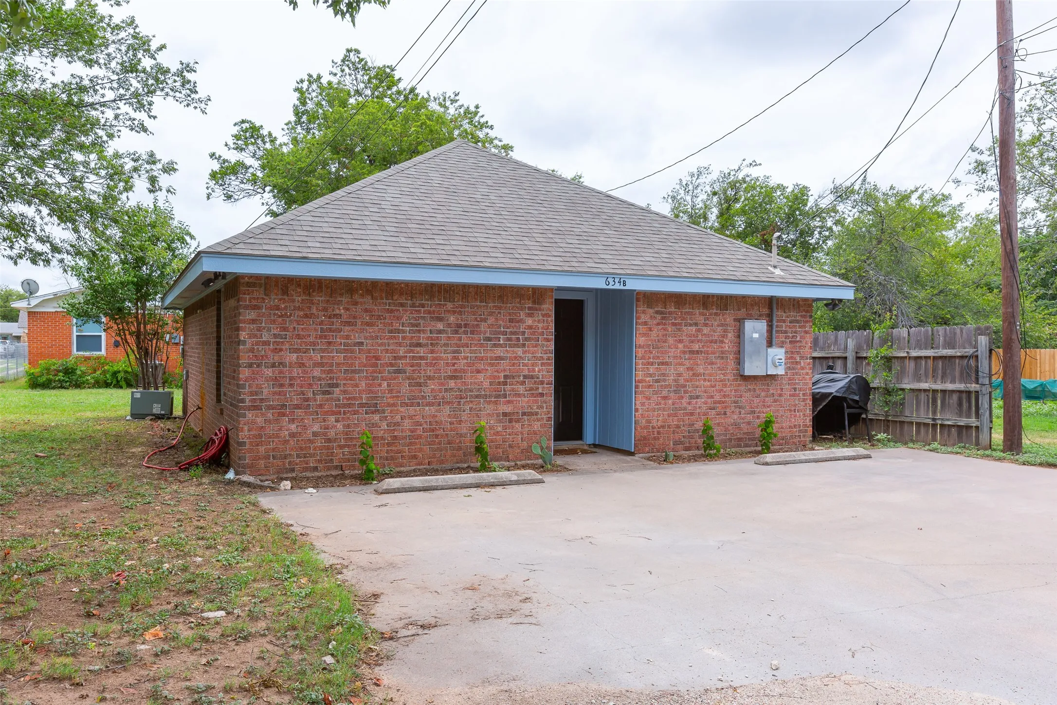 Apartment For Rent in Taylor County , 634 E North 16th Street B, Abilene, Texas 79601, 2 Bedroom, 1 Bathroom, Garage spaces, 794 Sqft, built in 2000, mls#21340410, Real Estate Agent in Abilene, Homes For Rent in Taylor county, Homes For Rent in Abilene, Realtor in Abilene Texas, Real Estate Brokerage Independent Realty Texas, Luminita Cordes Realtor