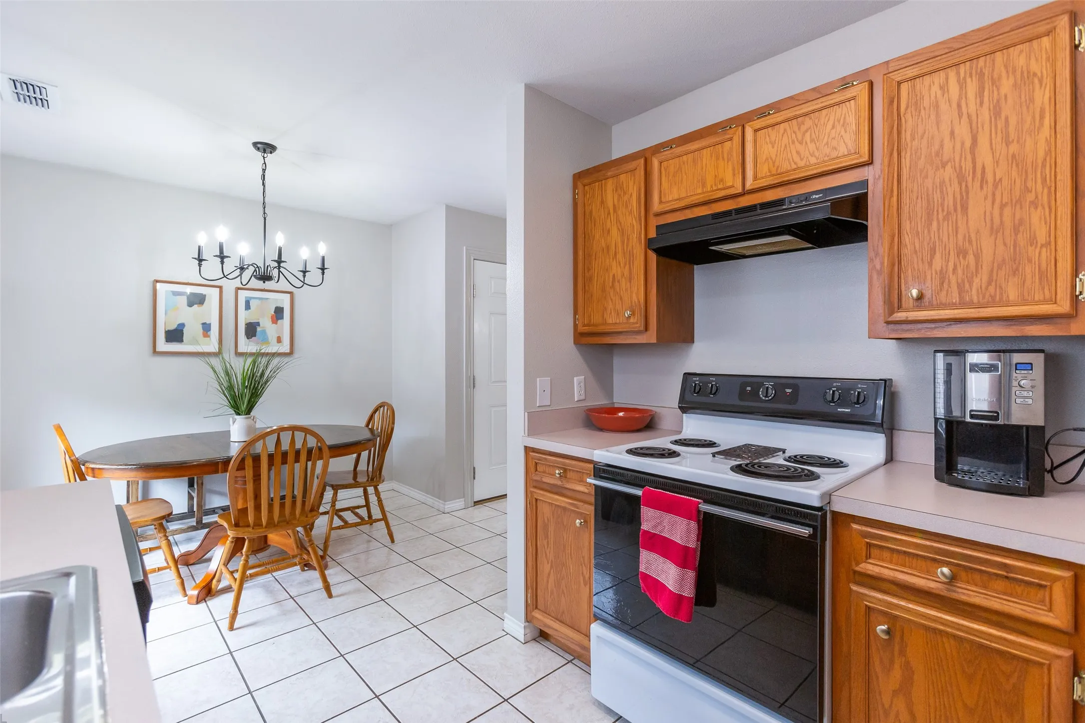 Apartment For Rent in Taylor County , 634 E North 16th Street B, Abilene, Texas 79601, 2 Bedroom, 1 Bathroom, Garage spaces, 794 Sqft, built in 2000, mls#21340410, Real Estate Agent in Abilene, Homes For Rent in Taylor county, Homes For Rent in Abilene, Realtor in Abilene Texas, Real Estate Brokerage Independent Realty Texas, Luminita Cordes Realtor