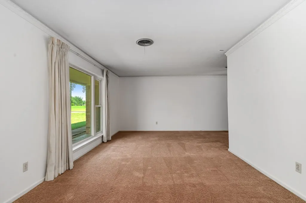 Single Family Residence For Sale in Tarrant County , 401 S Beverly Street, Crowley, Texas 76036, 3 Bedroom, 2 Bathroom, 2 Garage spaces, 1,941 Sqft, built in 1964, mls#21340130, Real Estate Agent in Crowley, Homes For Sale in Tarrant county, Homes For Sale in Crowley, Realtor in Crowley Texas, Real Estate Brokerage Independent Realty Texas, Luminita Cordes Realtor