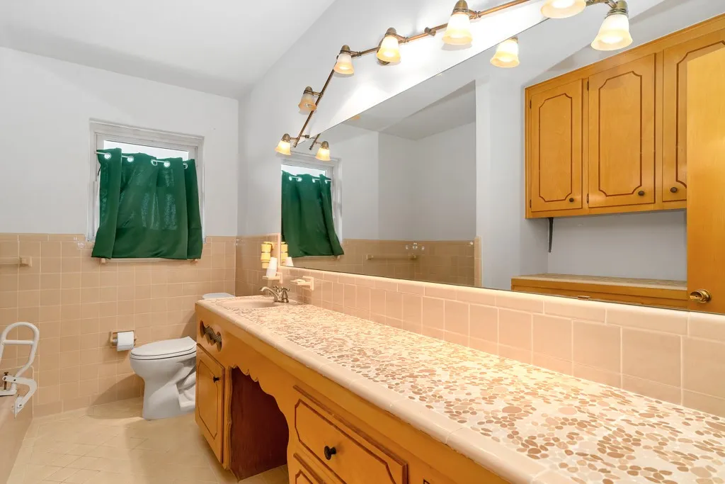Single Family Residence For Sale in Tarrant County , 401 S Beverly Street, Crowley, Texas 76036, 3 Bedroom, 2 Bathroom, 2 Garage spaces, 1,941 Sqft, built in 1964, mls#21340130, Real Estate Agent in Crowley, Homes For Sale in Tarrant county, Homes For Sale in Crowley, Realtor in Crowley Texas, Real Estate Brokerage Independent Realty Texas, Luminita Cordes Realtor