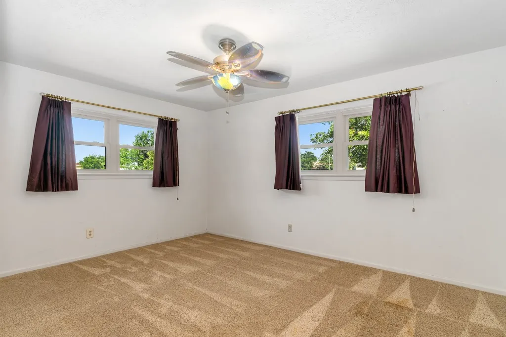 Single Family Residence For Sale in Tarrant County , 401 S Beverly Street, Crowley, Texas 76036, 3 Bedroom, 2 Bathroom, 2 Garage spaces, 1,941 Sqft, built in 1964, mls#21340130, Real Estate Agent in Crowley, Homes For Sale in Tarrant county, Homes For Sale in Crowley, Realtor in Crowley Texas, Real Estate Brokerage Independent Realty Texas, Luminita Cordes Realtor