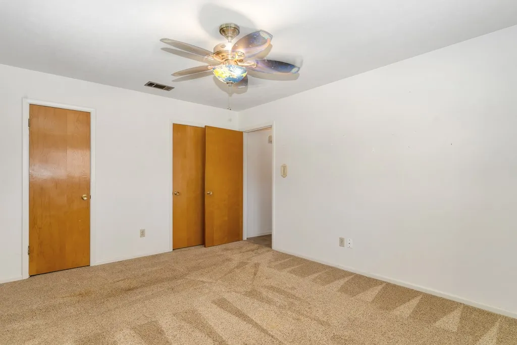 Single Family Residence For Sale in Tarrant County , 401 S Beverly Street, Crowley, Texas 76036, 3 Bedroom, 2 Bathroom, 2 Garage spaces, 1,941 Sqft, built in 1964, mls#21340130, Real Estate Agent in Crowley, Homes For Sale in Tarrant county, Homes For Sale in Crowley, Realtor in Crowley Texas, Real Estate Brokerage Independent Realty Texas, Luminita Cordes Realtor