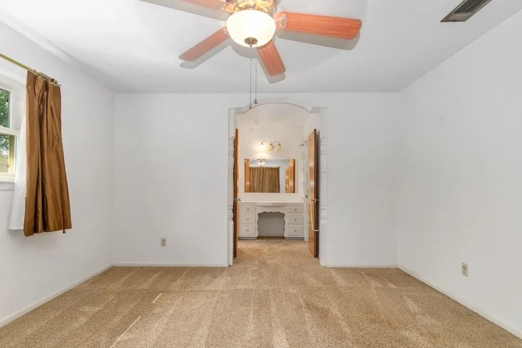 Single Family Residence For Sale in Tarrant County , 401 S Beverly Street, Crowley, Texas 76036, 3 Bedroom, 2 Bathroom, 2 Garage spaces, 1,941 Sqft, built in 1964, mls#21340130, Real Estate Agent in Crowley, Homes For Sale in Tarrant county, Homes For Sale in Crowley, Realtor in Crowley Texas, Real Estate Brokerage Independent Realty Texas, Luminita Cordes Realtor