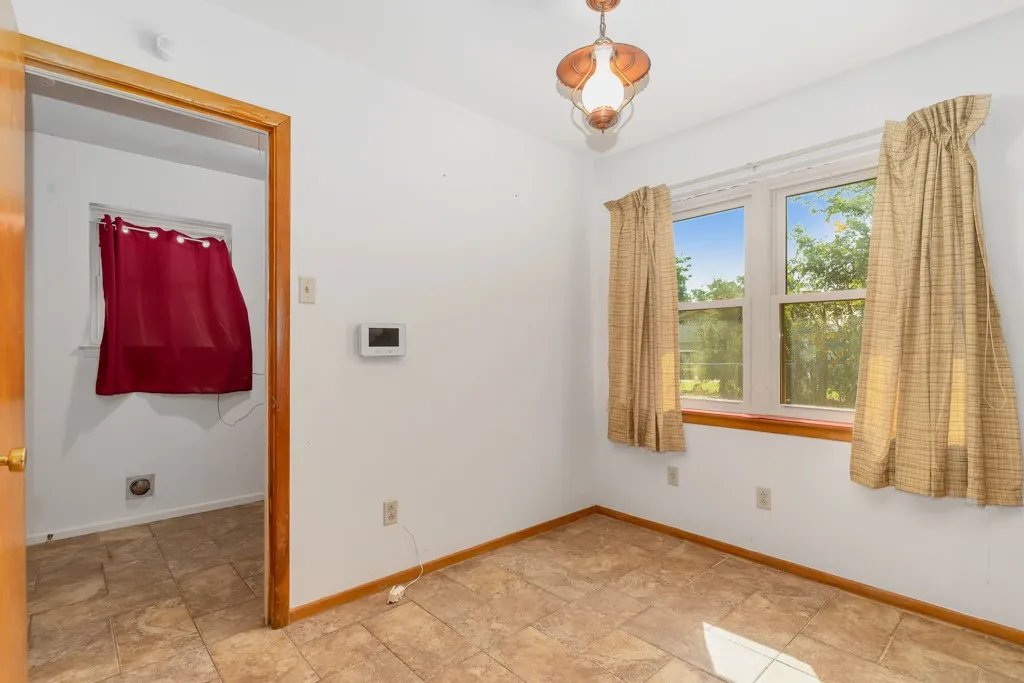 Single Family Residence For Sale in Tarrant County , 401 S Beverly Street, Crowley, Texas 76036, 3 Bedroom, 2 Bathroom, 2 Garage spaces, 1,941 Sqft, built in 1964, mls#21340130, Real Estate Agent in Crowley, Homes For Sale in Tarrant county, Homes For Sale in Crowley, Realtor in Crowley Texas, Real Estate Brokerage Independent Realty Texas, Luminita Cordes Realtor