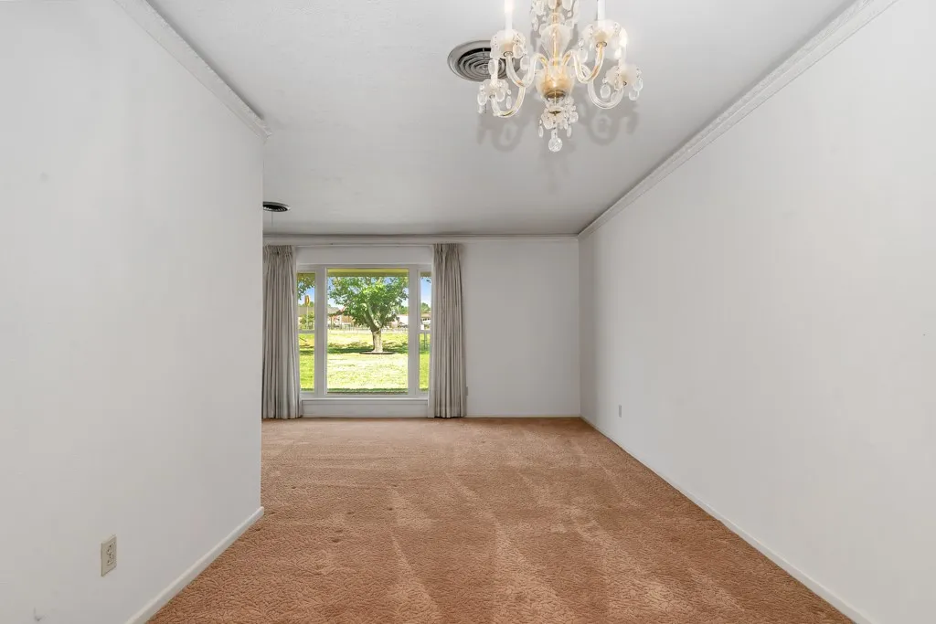Single Family Residence For Sale in Tarrant County , 401 S Beverly Street, Crowley, Texas 76036, 3 Bedroom, 2 Bathroom, 2 Garage spaces, 1,941 Sqft, built in 1964, mls#21340130, Real Estate Agent in Crowley, Homes For Sale in Tarrant county, Homes For Sale in Crowley, Realtor in Crowley Texas, Real Estate Brokerage Independent Realty Texas, Luminita Cordes Realtor