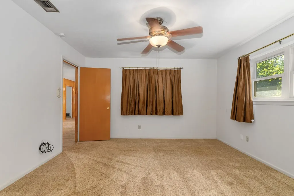 Single Family Residence For Sale in Tarrant County , 401 S Beverly Street, Crowley, Texas 76036, 3 Bedroom, 2 Bathroom, 2 Garage spaces, 1,941 Sqft, built in 1964, mls#21340130, Real Estate Agent in Crowley, Homes For Sale in Tarrant county, Homes For Sale in Crowley, Realtor in Crowley Texas, Real Estate Brokerage Independent Realty Texas, Luminita Cordes Realtor