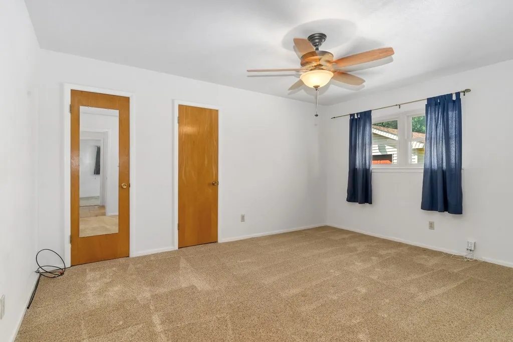 Single Family Residence For Sale in Tarrant County , 401 S Beverly Street, Crowley, Texas 76036, 3 Bedroom, 2 Bathroom, 2 Garage spaces, 1,941 Sqft, built in 1964, mls#21340130, Real Estate Agent in Crowley, Homes For Sale in Tarrant county, Homes For Sale in Crowley, Realtor in Crowley Texas, Real Estate Brokerage Independent Realty Texas, Luminita Cordes Realtor
