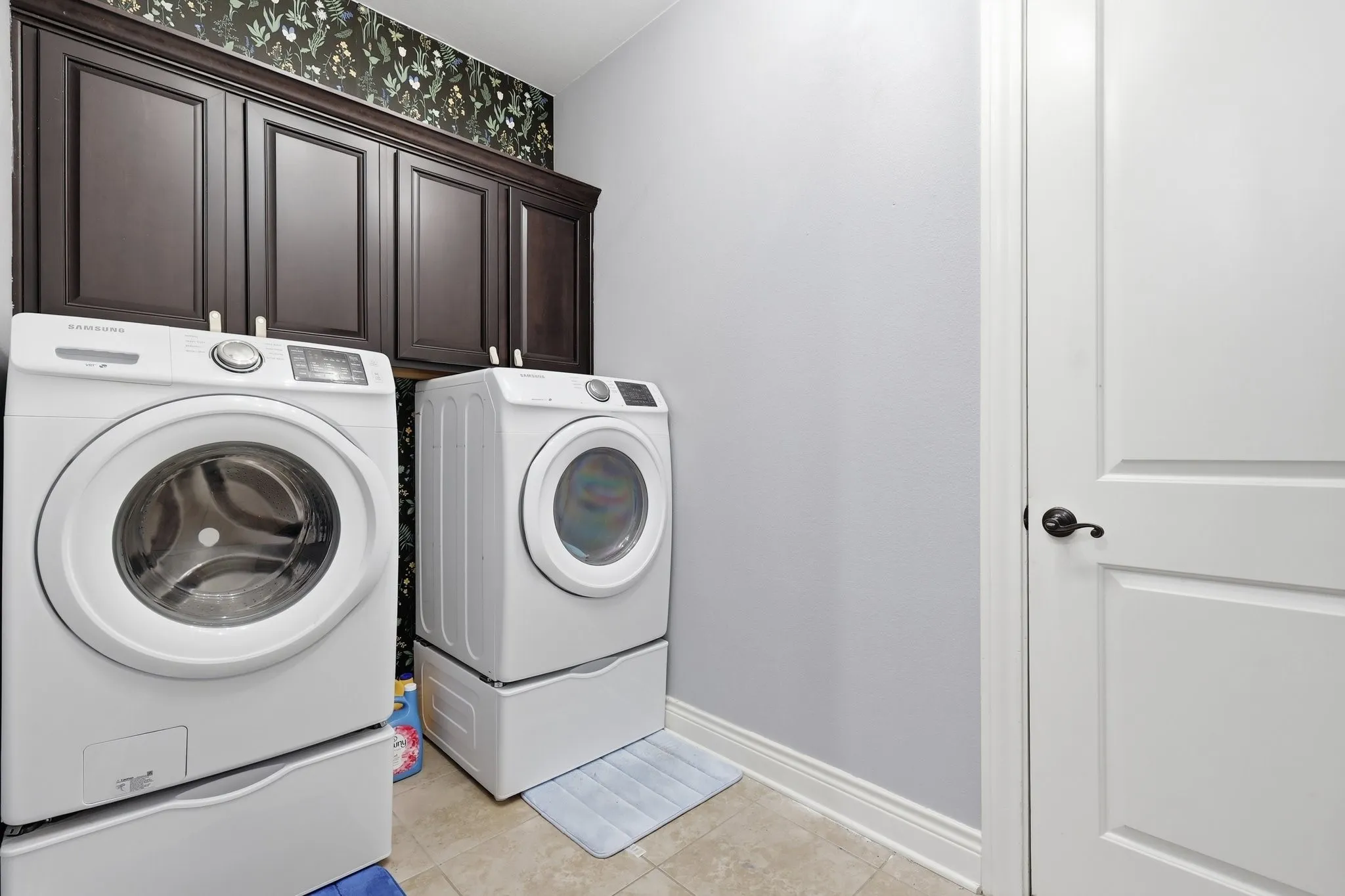 Single Family Residence For Sale in Denton County , 138 Dogwood Drive, Krugerville, Texas 76227, 4 Bedroom, 5 Bathroom, 3 Garage spaces, 4,058 Sqft, built in 2017, mls#21335608, Real Estate Agent in Krugerville, Homes For Sale in Denton county, Homes For Sale in Krugerville, Realtor in Krugerville Texas, Real Estate Brokerage Independent Realty Texas, Luminita Cordes Realtor