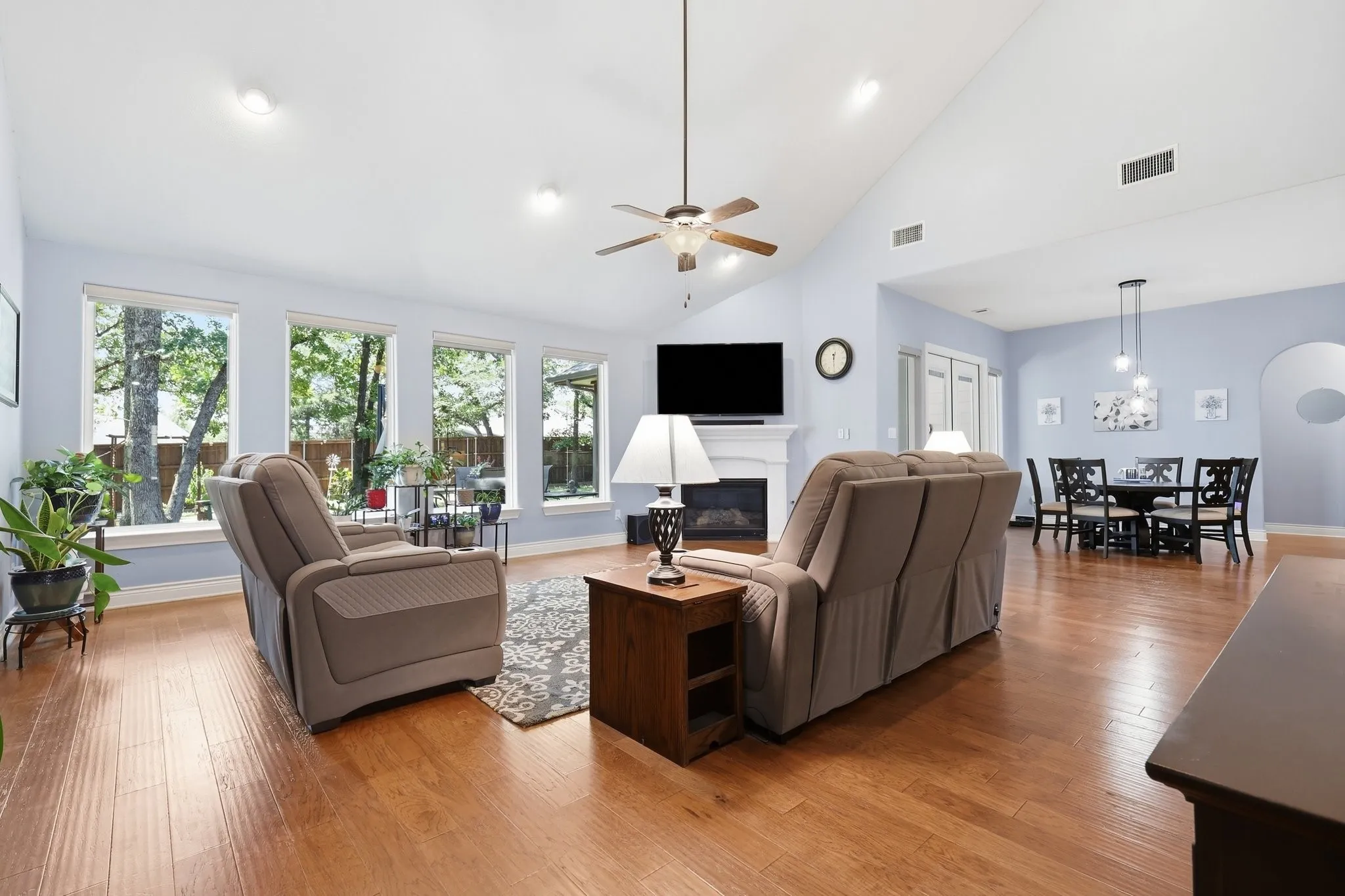 Single Family Residence For Sale in Denton County , 138 Dogwood Drive, Krugerville, Texas 76227, 4 Bedroom, 5 Bathroom, 3 Garage spaces, 4,058 Sqft, built in 2017, mls#21335608, Real Estate Agent in Krugerville, Homes For Sale in Denton county, Homes For Sale in Krugerville, Realtor in Krugerville Texas, Real Estate Brokerage Independent Realty Texas, Luminita Cordes Realtor