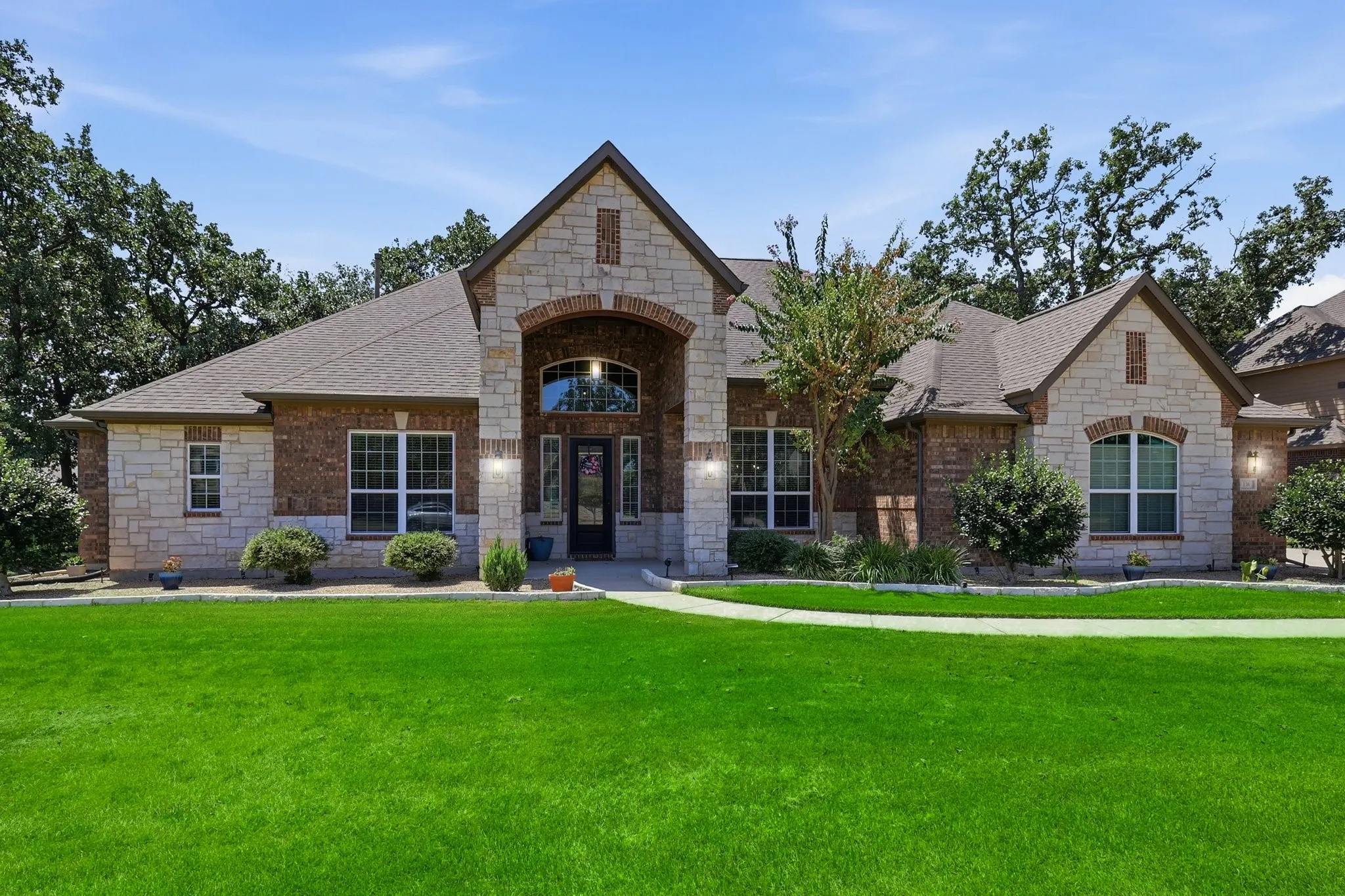 Single Family Residence For Sale in Denton County , 138 Dogwood Drive, Krugerville, Texas 76227, 4 Bedroom, 5 Bathroom, 3 Garage spaces, 4,058 Sqft, built in 2017, mls#21335608, Real Estate Agent in Krugerville, Homes For Sale in Denton county, Homes For Sale in Krugerville, Realtor in Krugerville Texas, Real Estate Brokerage Independent Realty Texas, Luminita Cordes Realtor