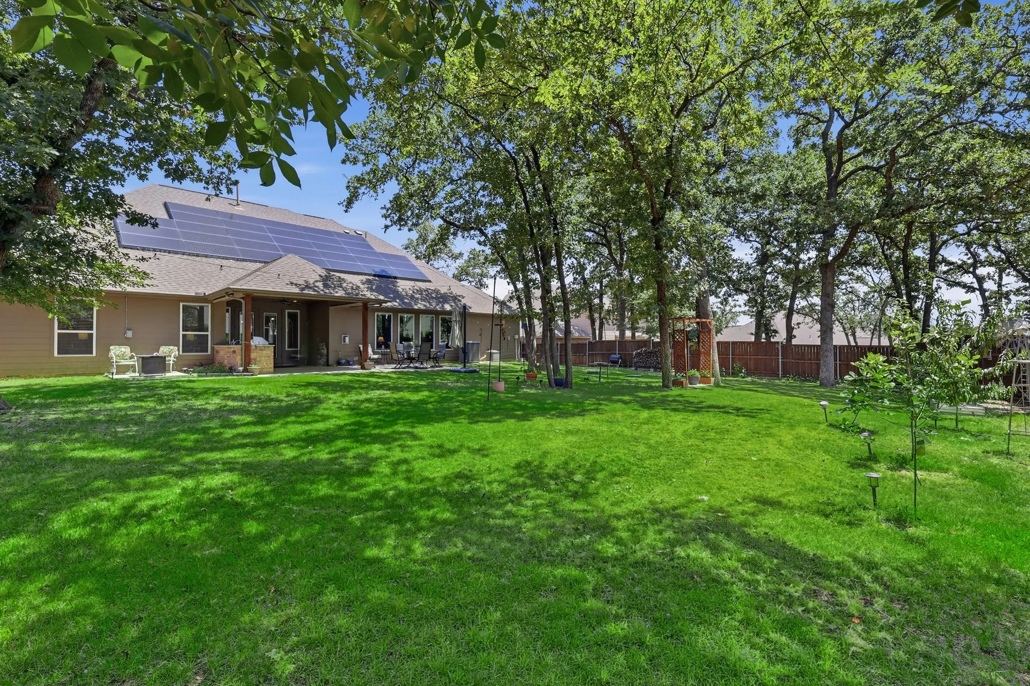 Single Family Residence For Sale in Denton County , 138 Dogwood Drive, Krugerville, Texas 76227, 4 Bedroom, 5 Bathroom, 3 Garage spaces, 4,058 Sqft, built in 2017, mls#21335608, Real Estate Agent in Krugerville, Homes For Sale in Denton county, Homes For Sale in Krugerville, Realtor in Krugerville Texas, Real Estate Brokerage Independent Realty Texas, Luminita Cordes Realtor
