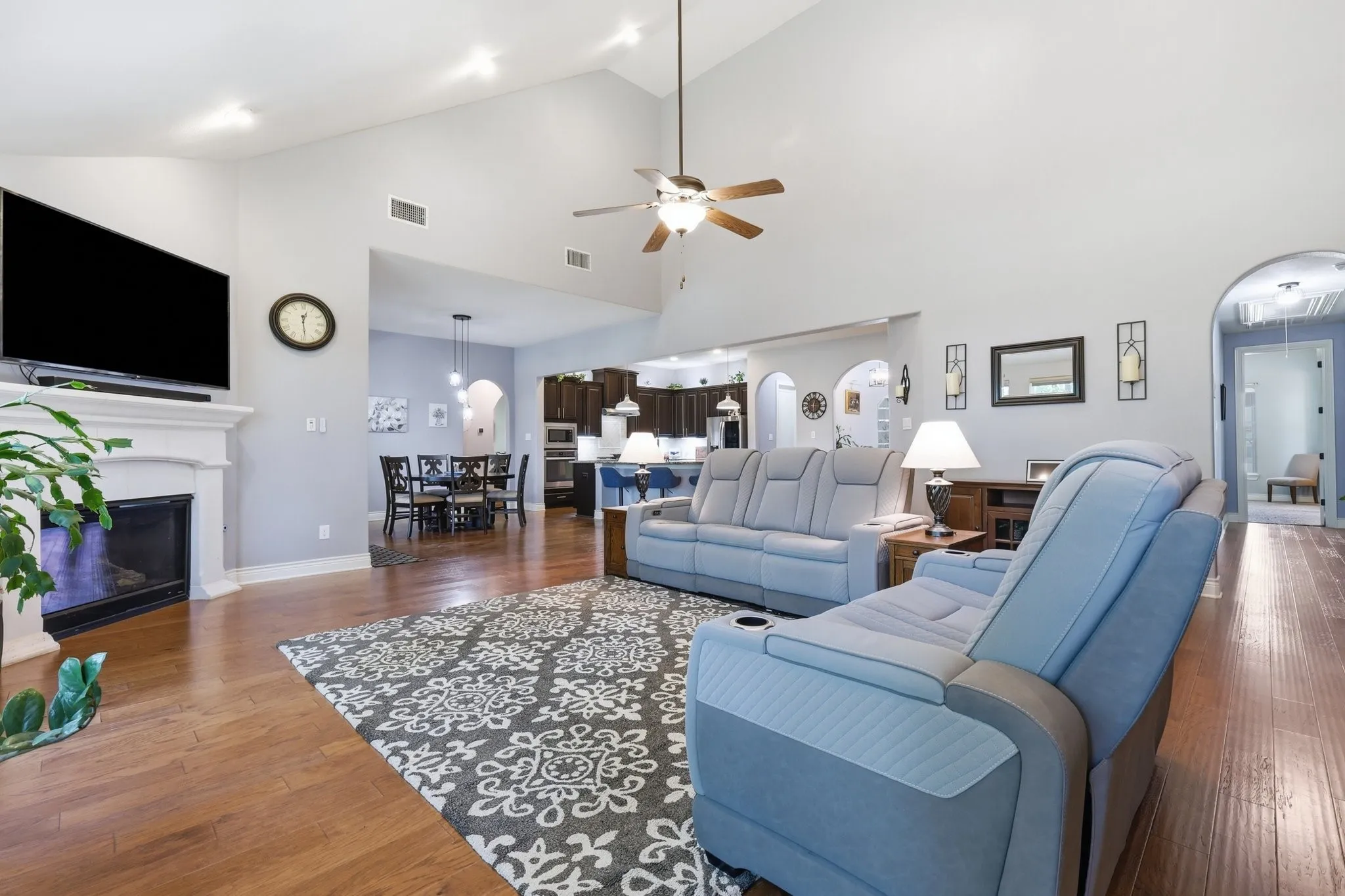 Single Family Residence For Sale in Denton County , 138 Dogwood Drive, Krugerville, Texas 76227, 4 Bedroom, 5 Bathroom, 3 Garage spaces, 4,058 Sqft, built in 2017, mls#21335608, Real Estate Agent in Krugerville, Homes For Sale in Denton county, Homes For Sale in Krugerville, Realtor in Krugerville Texas, Real Estate Brokerage Independent Realty Texas, Luminita Cordes Realtor