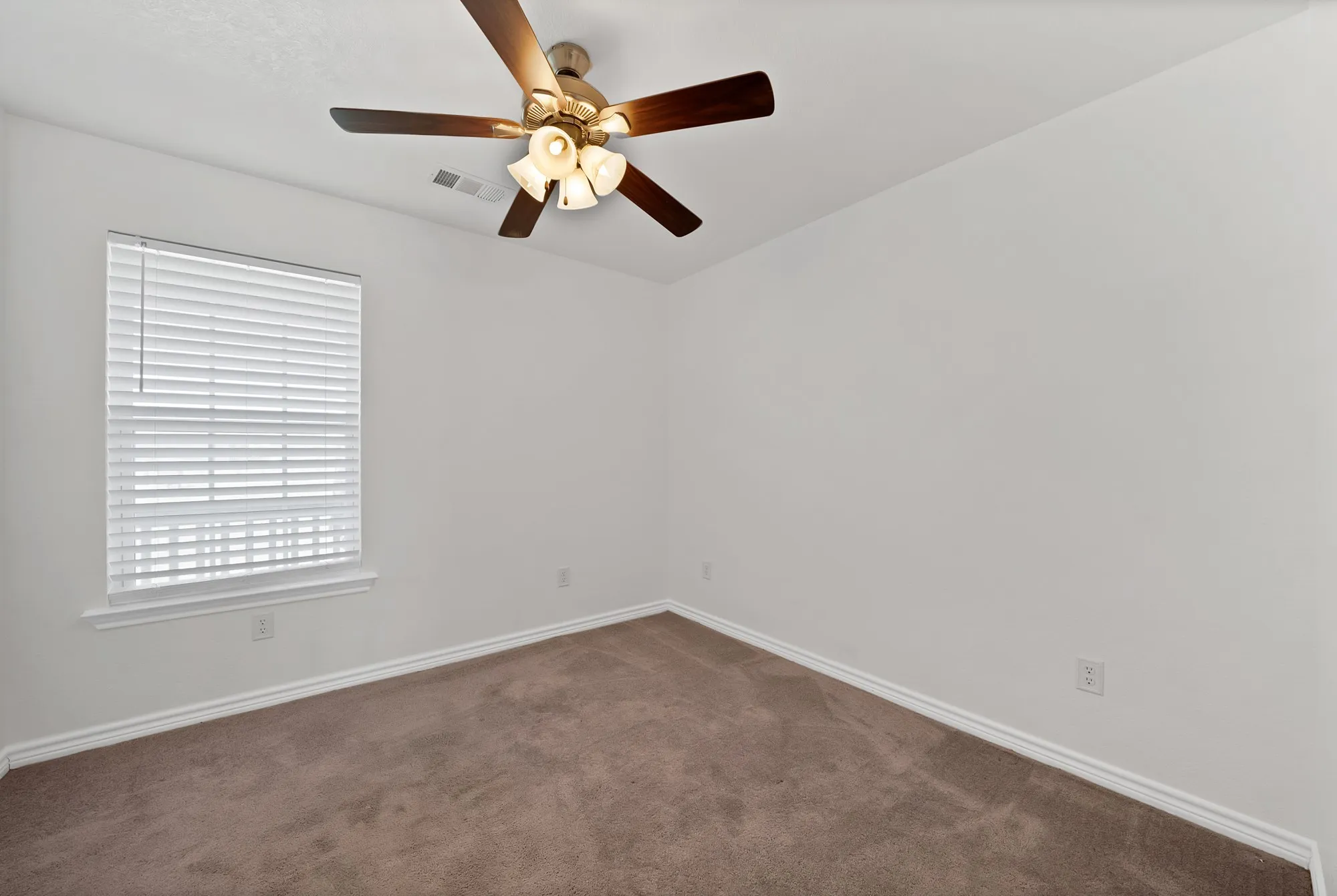 Single Family Residence For Sale in Wise County , 1237 Private Road 4219, Decatur, Texas 76234, 2 Bedroom, 2 Bathroom, 2 Garage spaces, 1,194 Sqft, built in 2020, mls#21339688, Real Estate Agent in Decatur, Homes For Sale in Wise county, Homes For Sale in Decatur, Realtor in Decatur Texas, Real Estate Brokerage Independent Realty Texas, Luminita Cordes Realtor