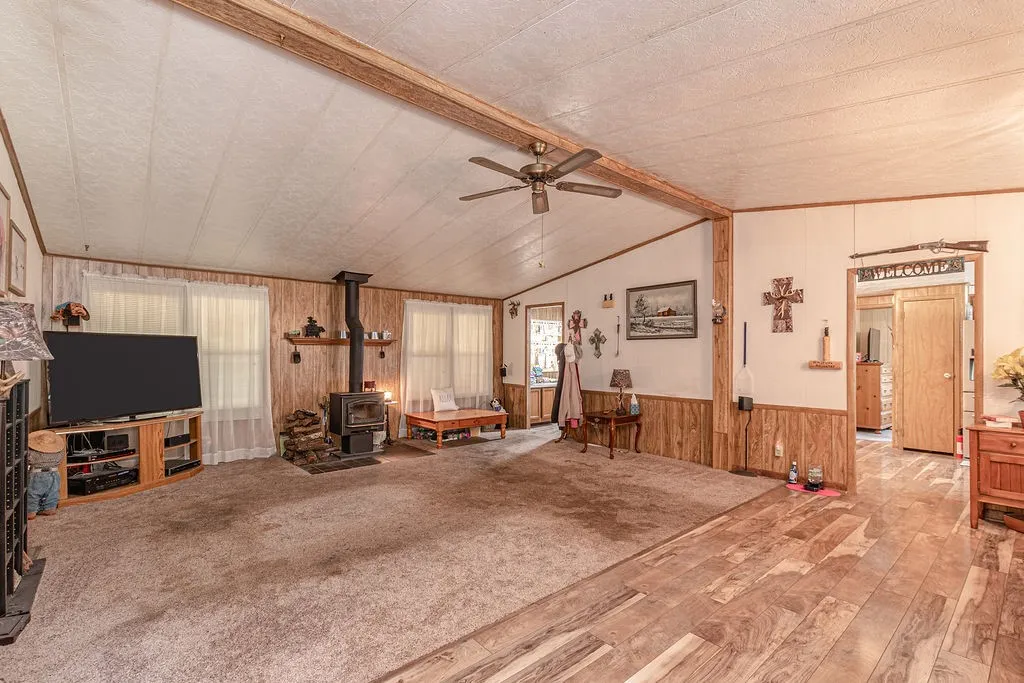 Mobile Home For Sale in Rains County , 6264 State Highway 276, Point, Texas 75472, 3 Bedroom, 2 Bathroom, Garage spaces, 1,568 Sqft, built in 1992, mls#21337008, Real Estate Agent in Point, Homes For Sale in Rains county, Homes For Sale in Point, Realtor in Point Texas, Real Estate Brokerage Independent Realty Texas, Luminita Cordes Realtor