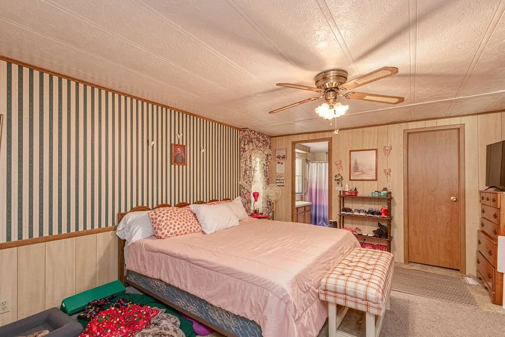 Mobile Home For Sale in Rains County , 6264 State Highway 276, Point, Texas 75472, 3 Bedroom, 2 Bathroom, Garage spaces, 1,568 Sqft, built in 1992, mls#21337008, Real Estate Agent in Point, Homes For Sale in Rains county, Homes For Sale in Point, Realtor in Point Texas, Real Estate Brokerage Independent Realty Texas, Luminita Cordes Realtor