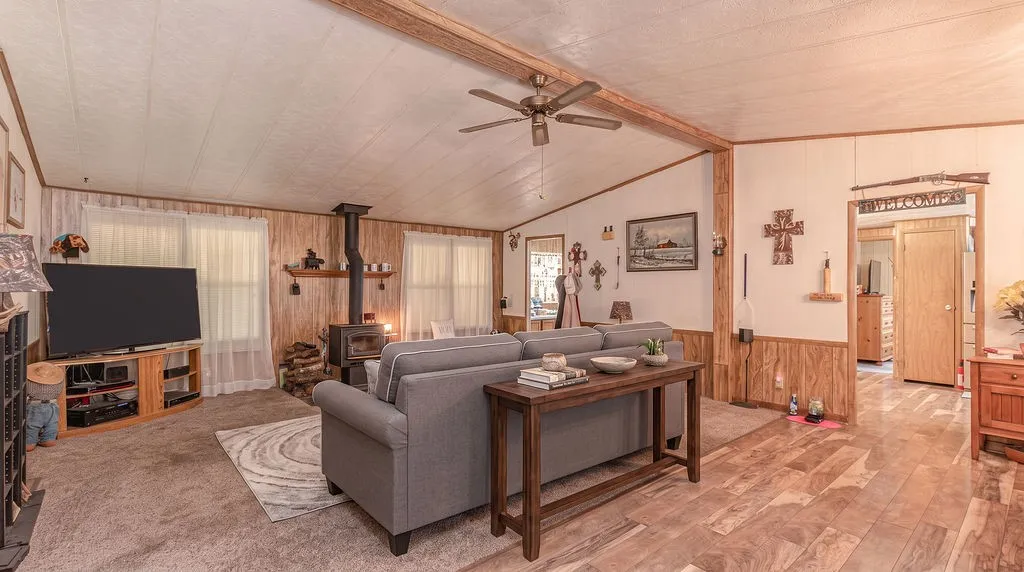 Mobile Home For Sale in Rains County , 6264 State Highway 276, Point, Texas 75472, 3 Bedroom, 2 Bathroom, Garage spaces, 1,568 Sqft, built in 1992, mls#21337008, Real Estate Agent in Point, Homes For Sale in Rains county, Homes For Sale in Point, Realtor in Point Texas, Real Estate Brokerage Independent Realty Texas, Luminita Cordes Realtor