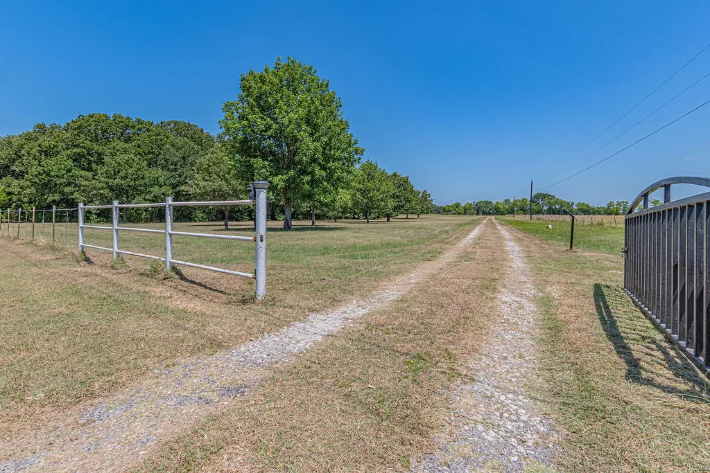 Mobile Home For Sale in Rains County , 6264 State Highway 276, Point, Texas 75472, 3 Bedroom, 2 Bathroom, Garage spaces, 1,568 Sqft, built in 1992, mls#21337008, Real Estate Agent in Point, Homes For Sale in Rains county, Homes For Sale in Point, Realtor in Point Texas, Real Estate Brokerage Independent Realty Texas, Luminita Cordes Realtor