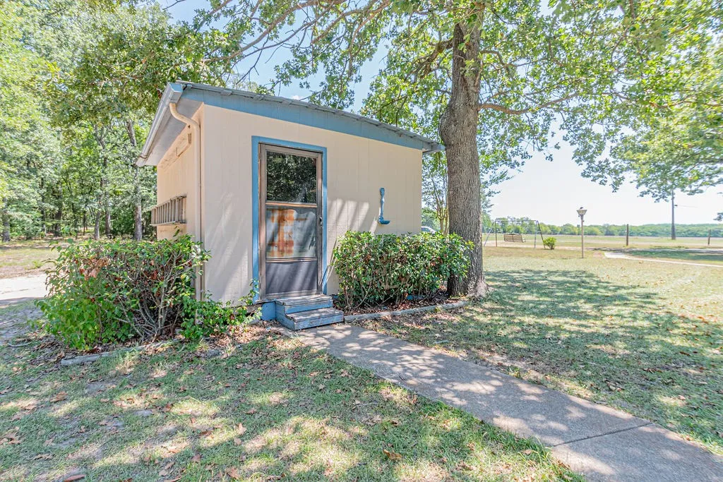 Mobile Home For Sale in Rains County , 6264 State Highway 276, Point, Texas 75472, 3 Bedroom, 2 Bathroom, Garage spaces, 1,568 Sqft, built in 1992, mls#21337008, Real Estate Agent in Point, Homes For Sale in Rains county, Homes For Sale in Point, Realtor in Point Texas, Real Estate Brokerage Independent Realty Texas, Luminita Cordes Realtor