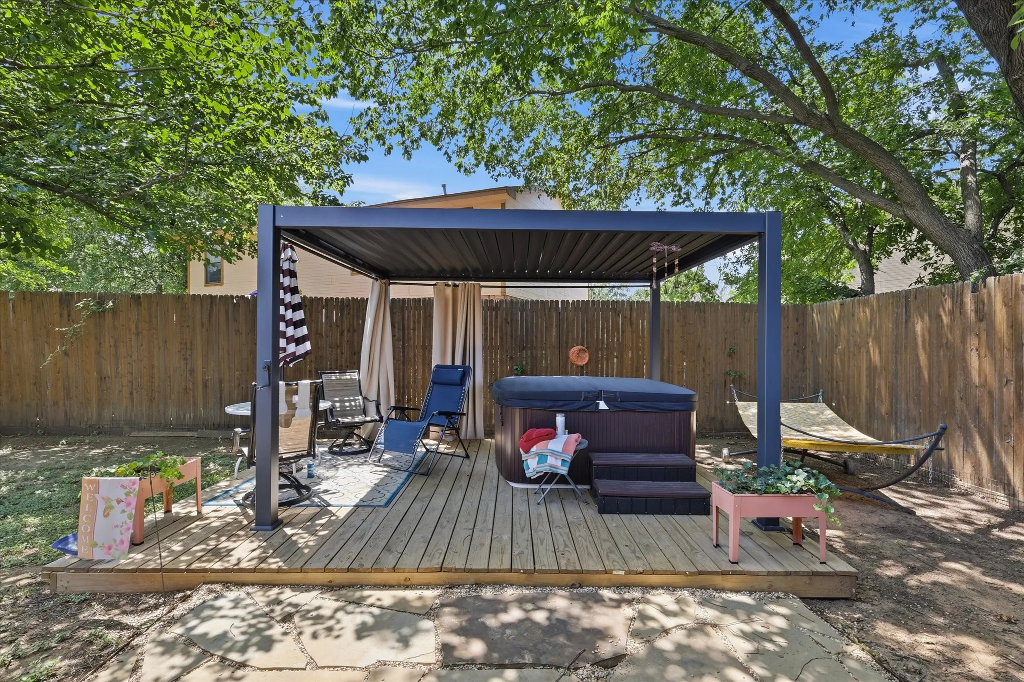 Single Family Residence For Sale in Denton County , 3213 Brooke Street, Denton, Texas 76207, 3 Bedroom, 2 Bathroom, 2 Garage spaces, 1,495 Sqft, built in 1985, mls#21340158, Real Estate Agent in Denton, Homes For Sale in Denton county, Homes For Sale in Denton, Realtor in Denton Texas, Real Estate Brokerage Independent Realty Texas, Luminita Cordes Realtor