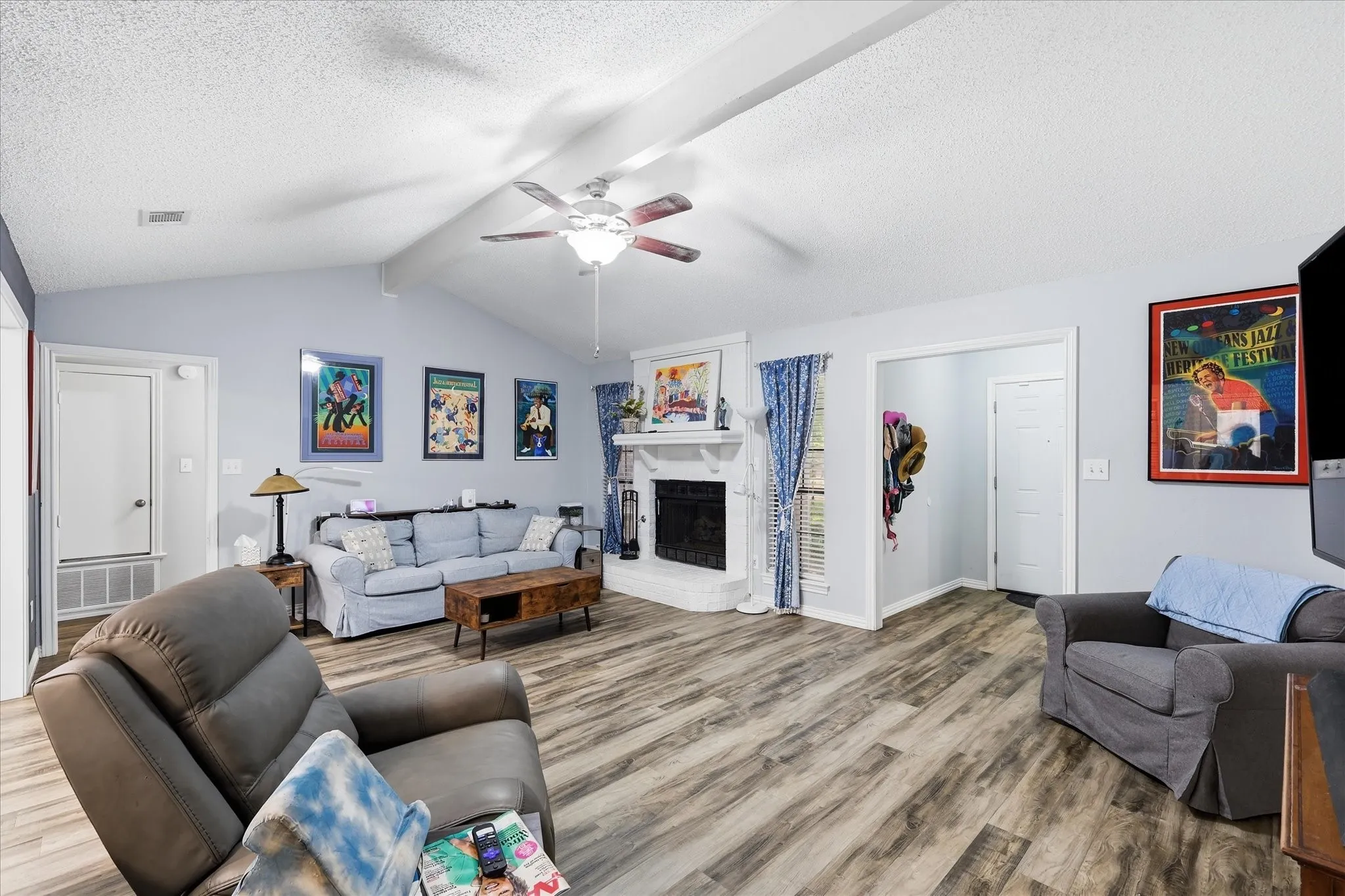 Single Family Residence For Sale in Denton County , 3213 Brooke Street, Denton, Texas 76207, 3 Bedroom, 2 Bathroom, 2 Garage spaces, 1,495 Sqft, built in 1985, mls#21340158, Real Estate Agent in Denton, Homes For Sale in Denton county, Homes For Sale in Denton, Realtor in Denton Texas, Real Estate Brokerage Independent Realty Texas, Luminita Cordes Realtor
