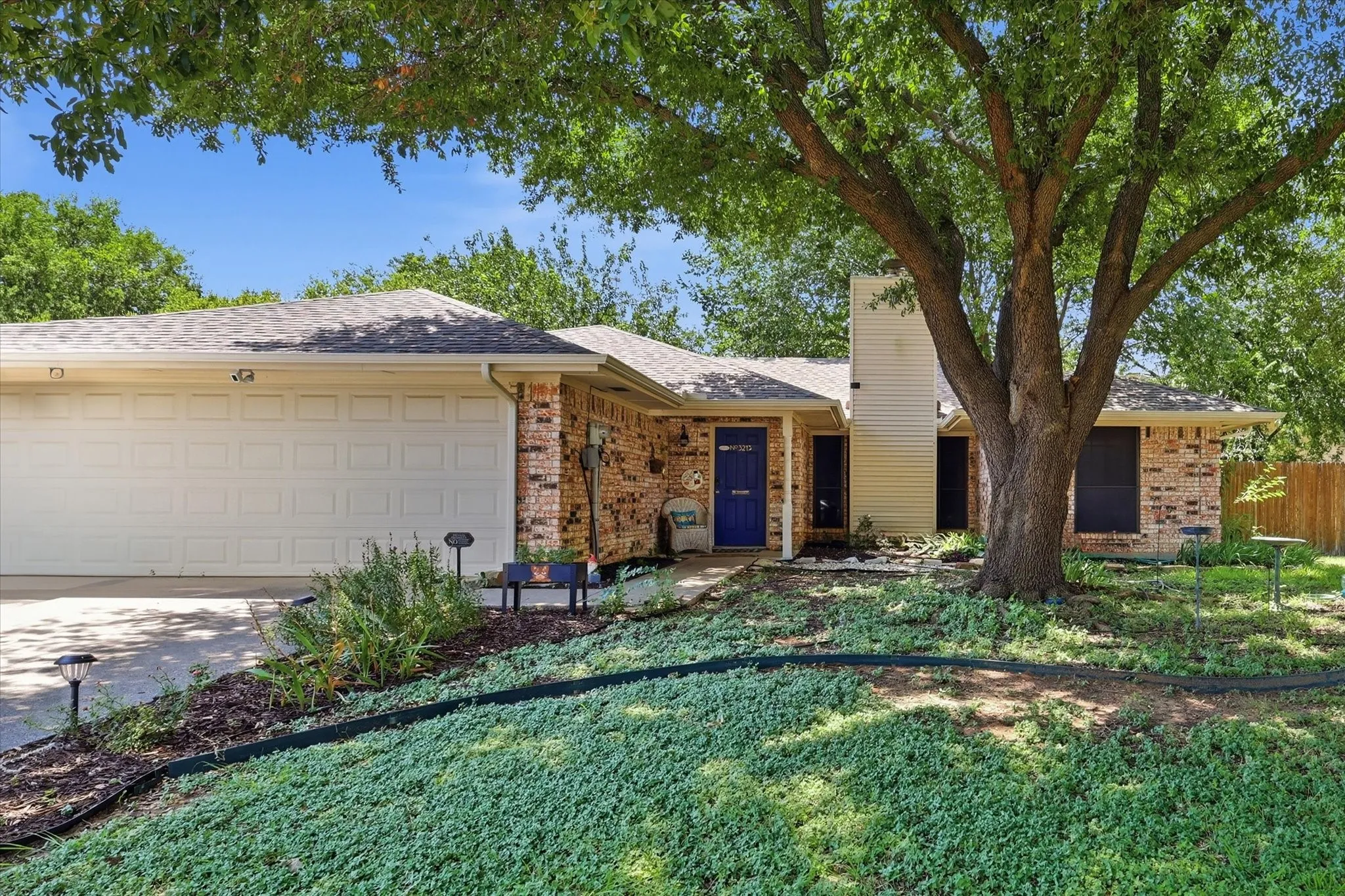 Single Family Residence For Sale in Denton County , 3213 Brooke Street, Denton, Texas 76207, 3 Bedroom, 2 Bathroom, 2 Garage spaces, 1,495 Sqft, built in 1985, mls#21340158, Real Estate Agent in Denton, Homes For Sale in Denton county, Homes For Sale in Denton, Realtor in Denton Texas, Real Estate Brokerage Independent Realty Texas, Luminita Cordes Realtor