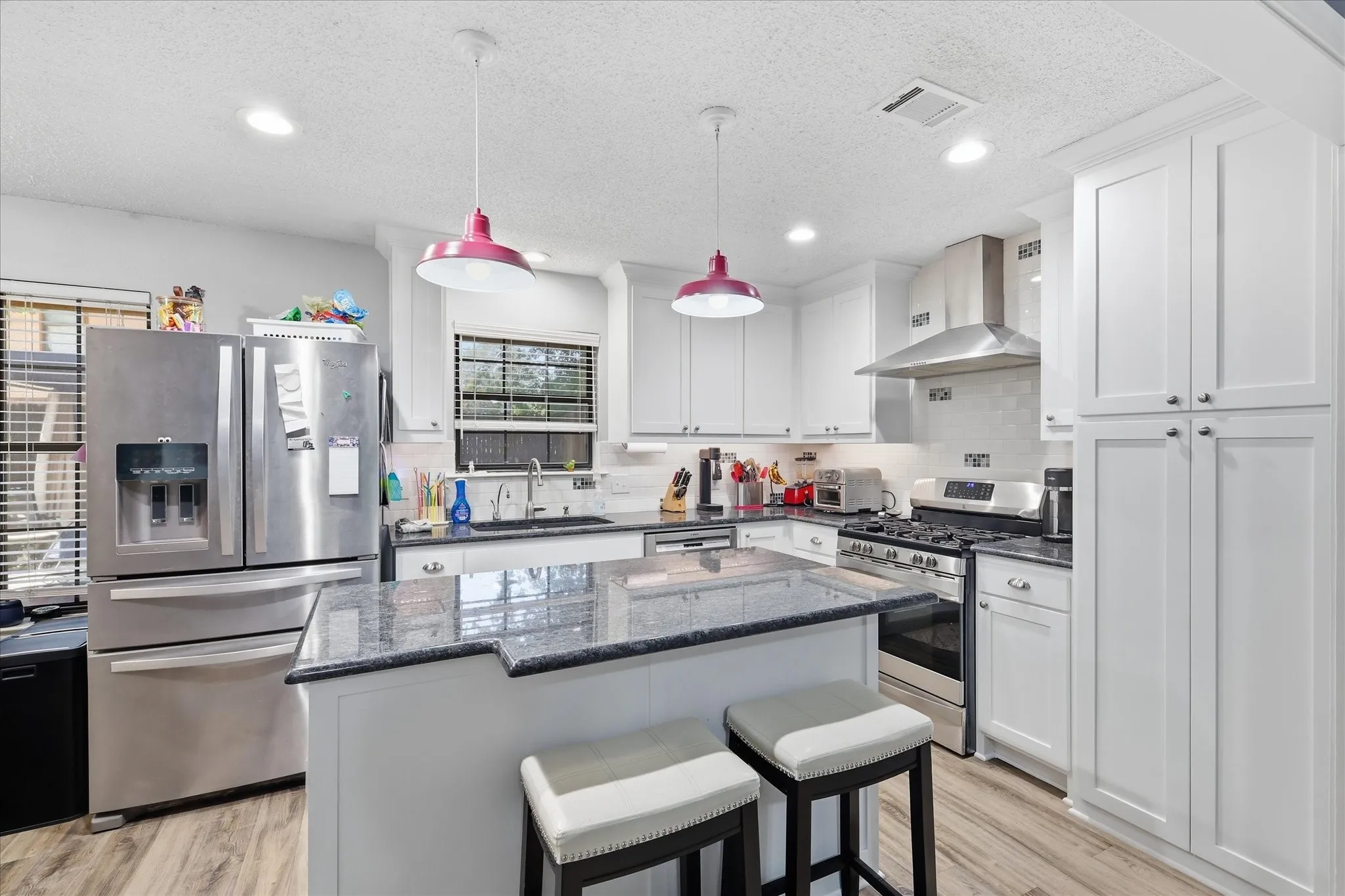 Single Family Residence For Sale in Denton County , 3213 Brooke Street, Denton, Texas 76207, 3 Bedroom, 2 Bathroom, 2 Garage spaces, 1,495 Sqft, built in 1985, mls#21340158, Real Estate Agent in Denton, Homes For Sale in Denton county, Homes For Sale in Denton, Realtor in Denton Texas, Real Estate Brokerage Independent Realty Texas, Luminita Cordes Realtor