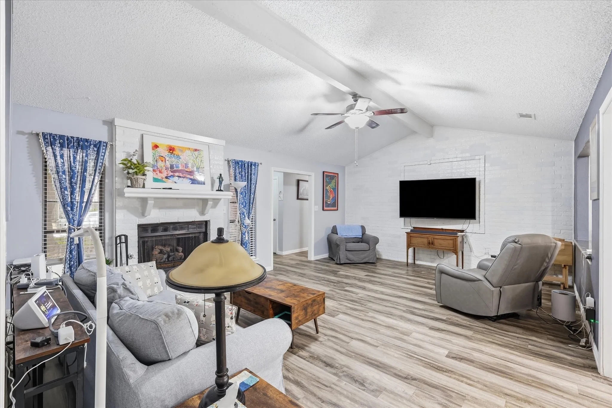 Single Family Residence For Sale in Denton County , 3213 Brooke Street, Denton, Texas 76207, 3 Bedroom, 2 Bathroom, 2 Garage spaces, 1,495 Sqft, built in 1985, mls#21340158, Real Estate Agent in Denton, Homes For Sale in Denton county, Homes For Sale in Denton, Realtor in Denton Texas, Real Estate Brokerage Independent Realty Texas, Luminita Cordes Realtor